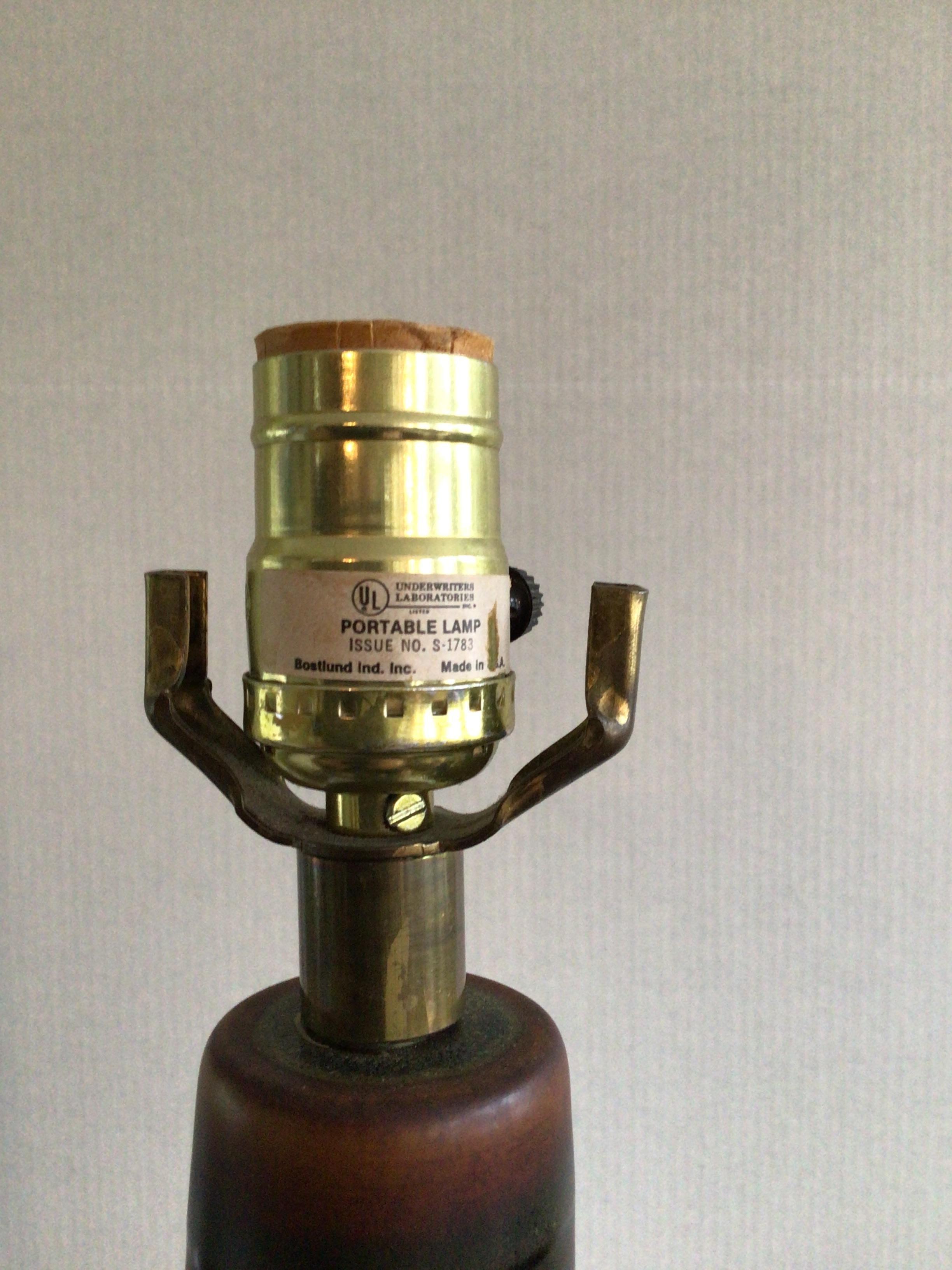 Lampe de table en grès des années 1960 en deux tons de Brown en vente 2