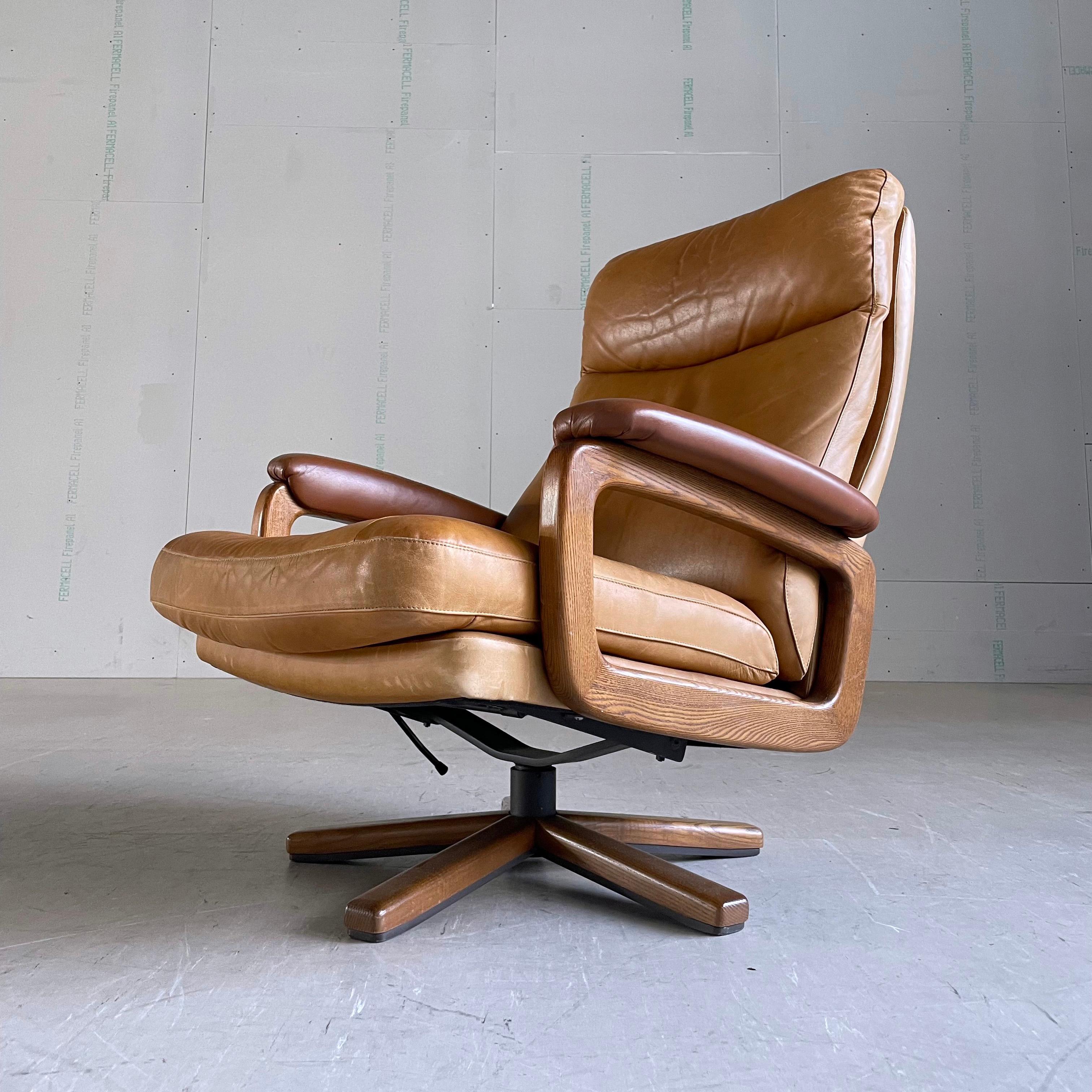 1960’s Strässle reclining leather Lounge Chair - André Vandenbeuck For Sale 6