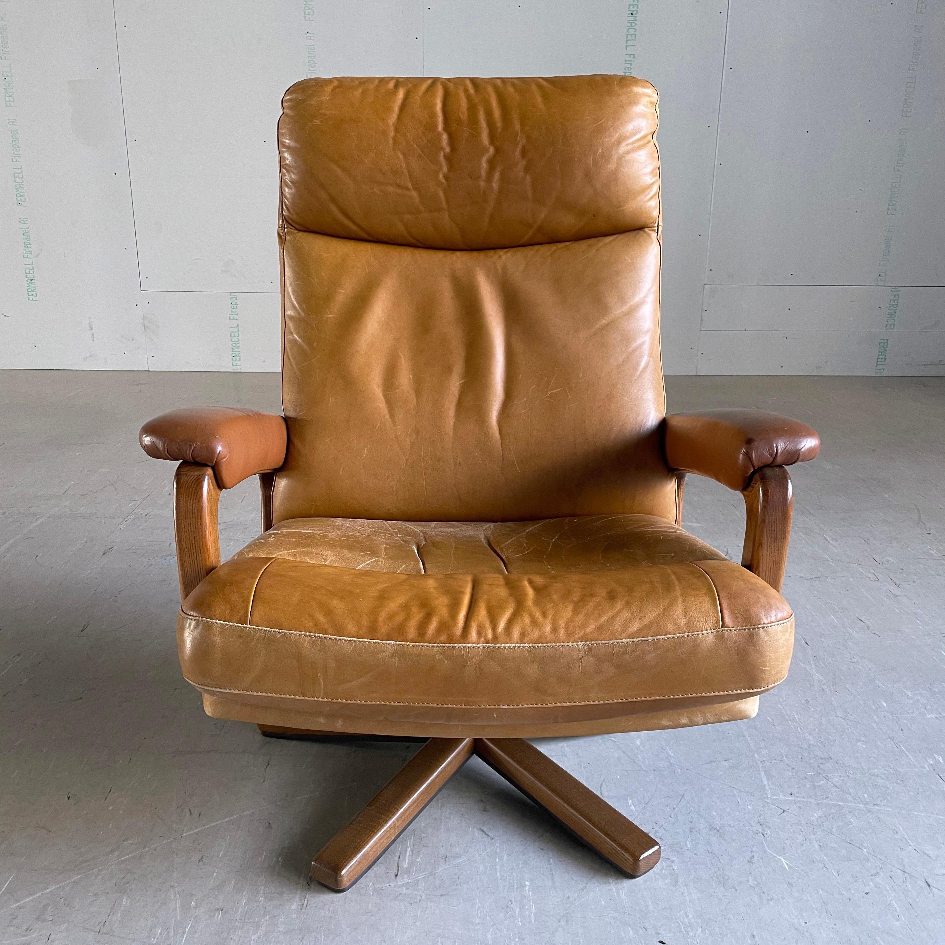 1960’s Strässle reclining leather Lounge Chair - André Vandenbeuck For Sale 7