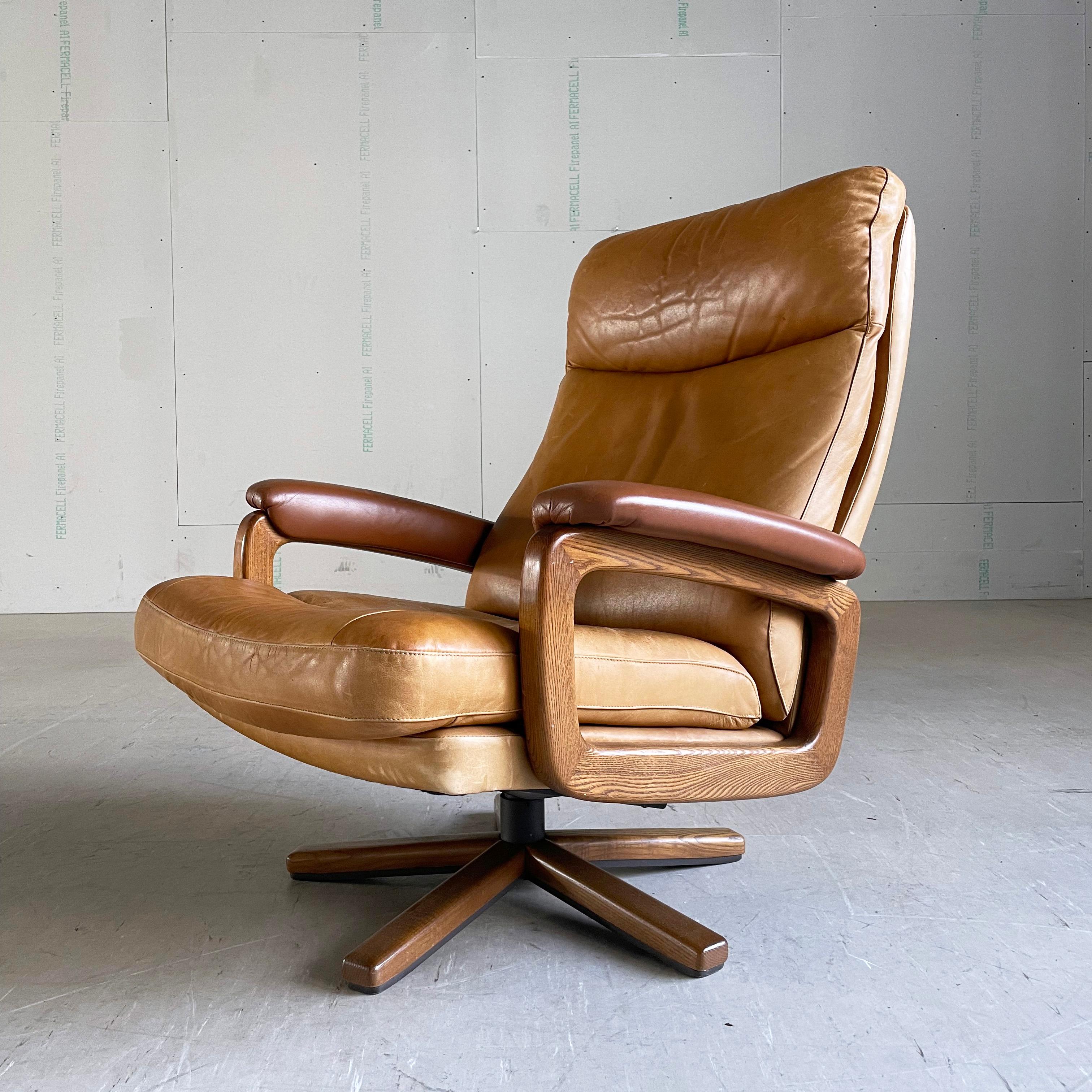 1960’s Strässle reclining leather Lounge Chair - André Vandenbeuck For Sale 10