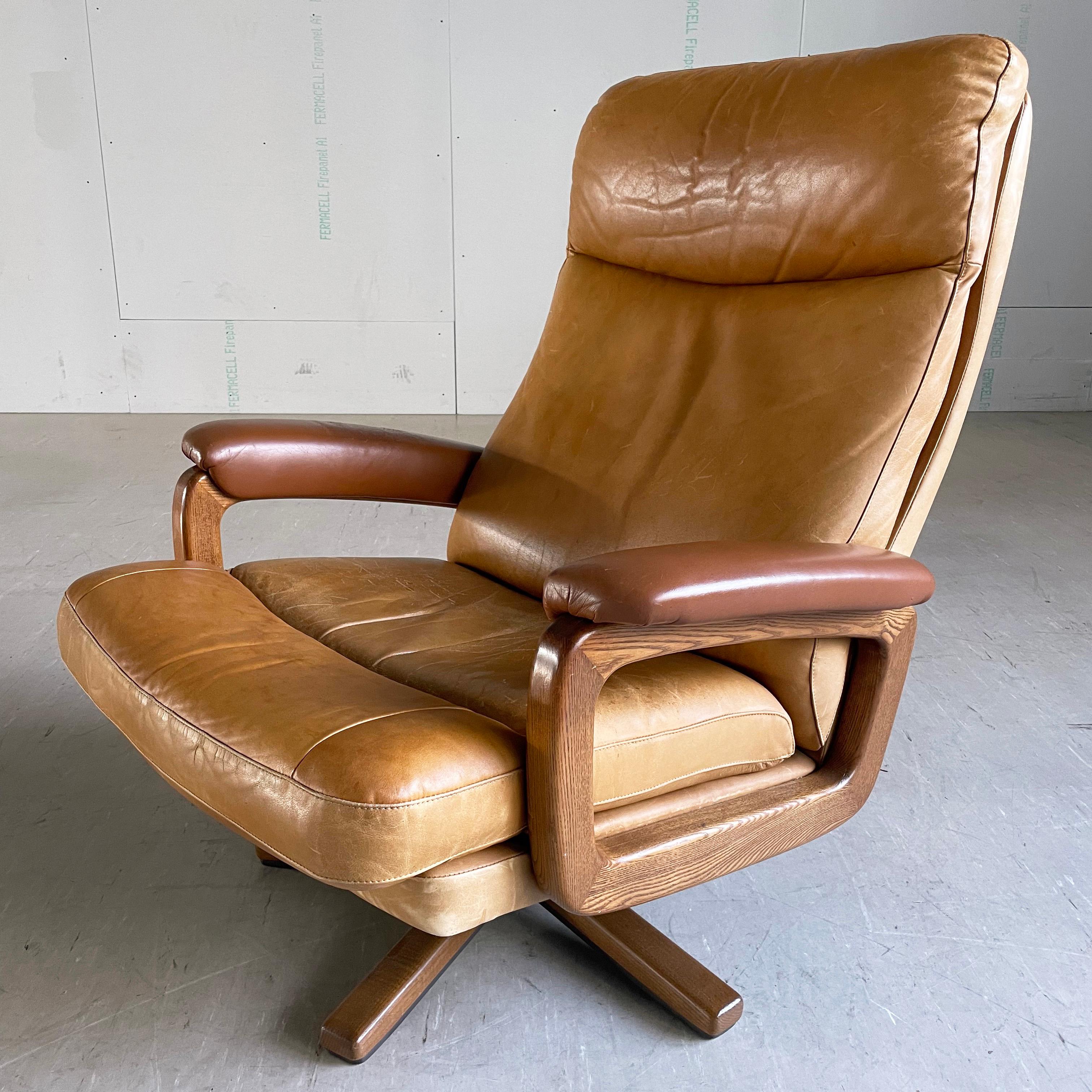 1960’s Strässle reclining leather Lounge Chair - André Vandenbeuck For Sale 11
