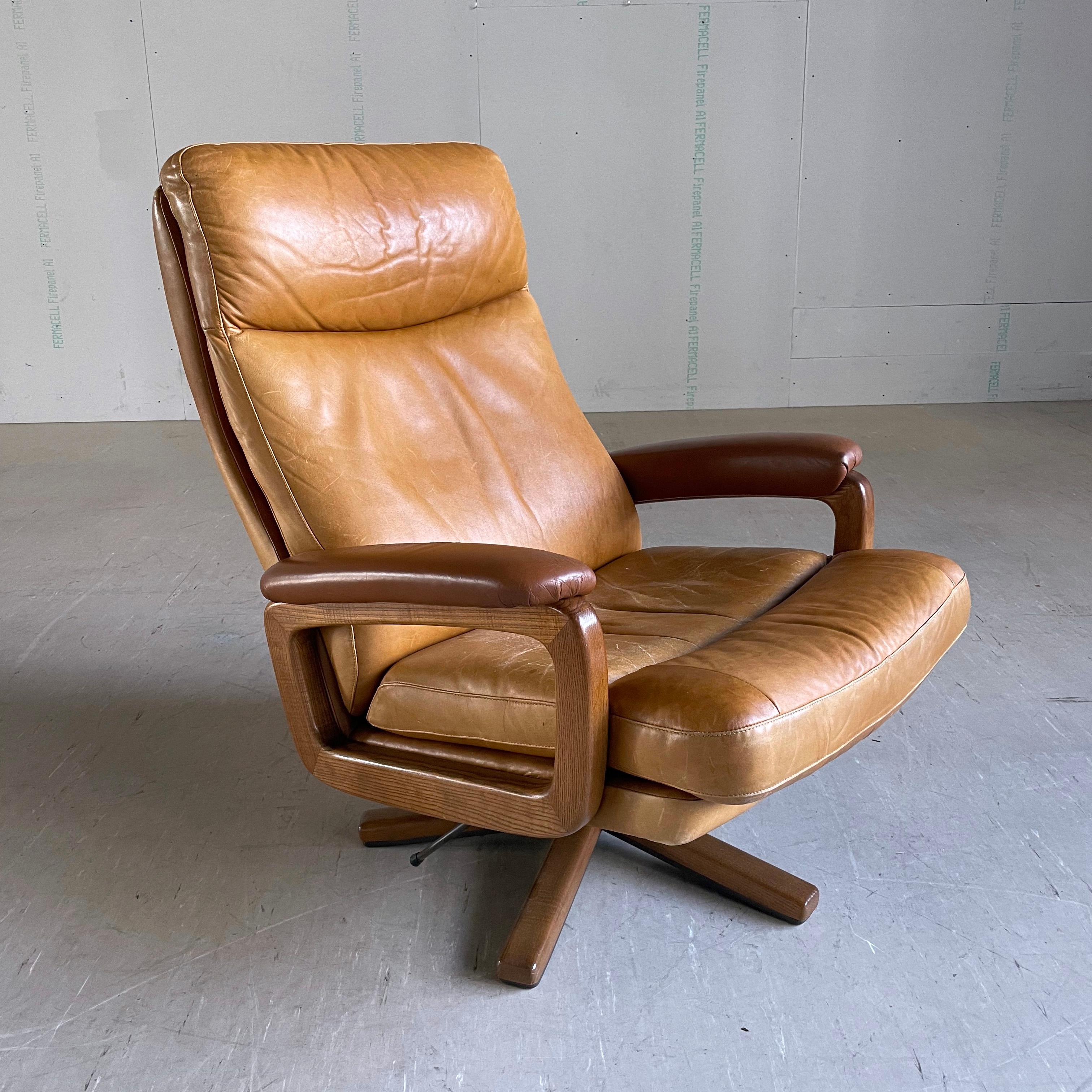 20th Century 1960’s Strässle reclining leather Lounge Chair - André Vandenbeuck For Sale