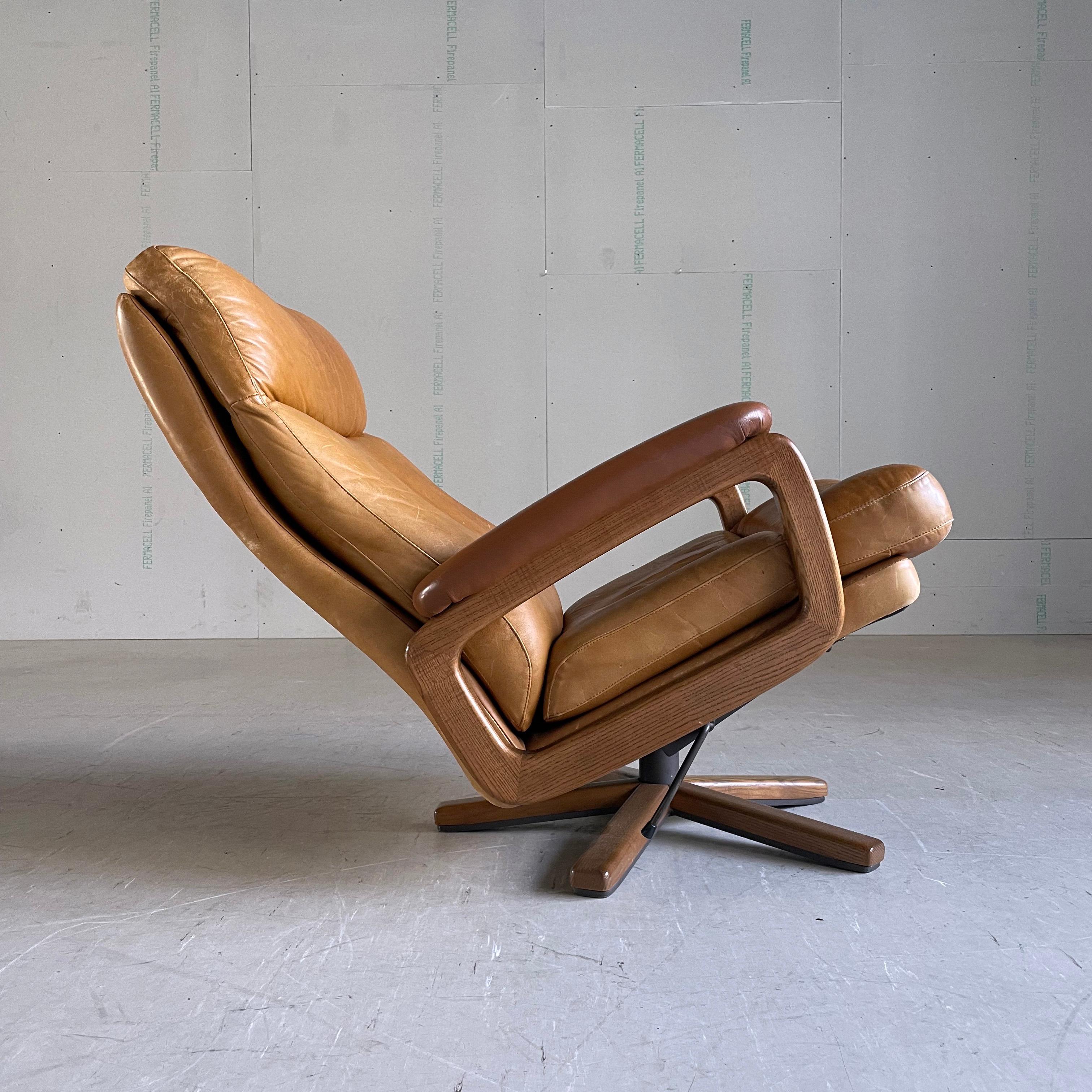 Leather 1960’s Strässle reclining leather Lounge Chair - André Vandenbeuck For Sale