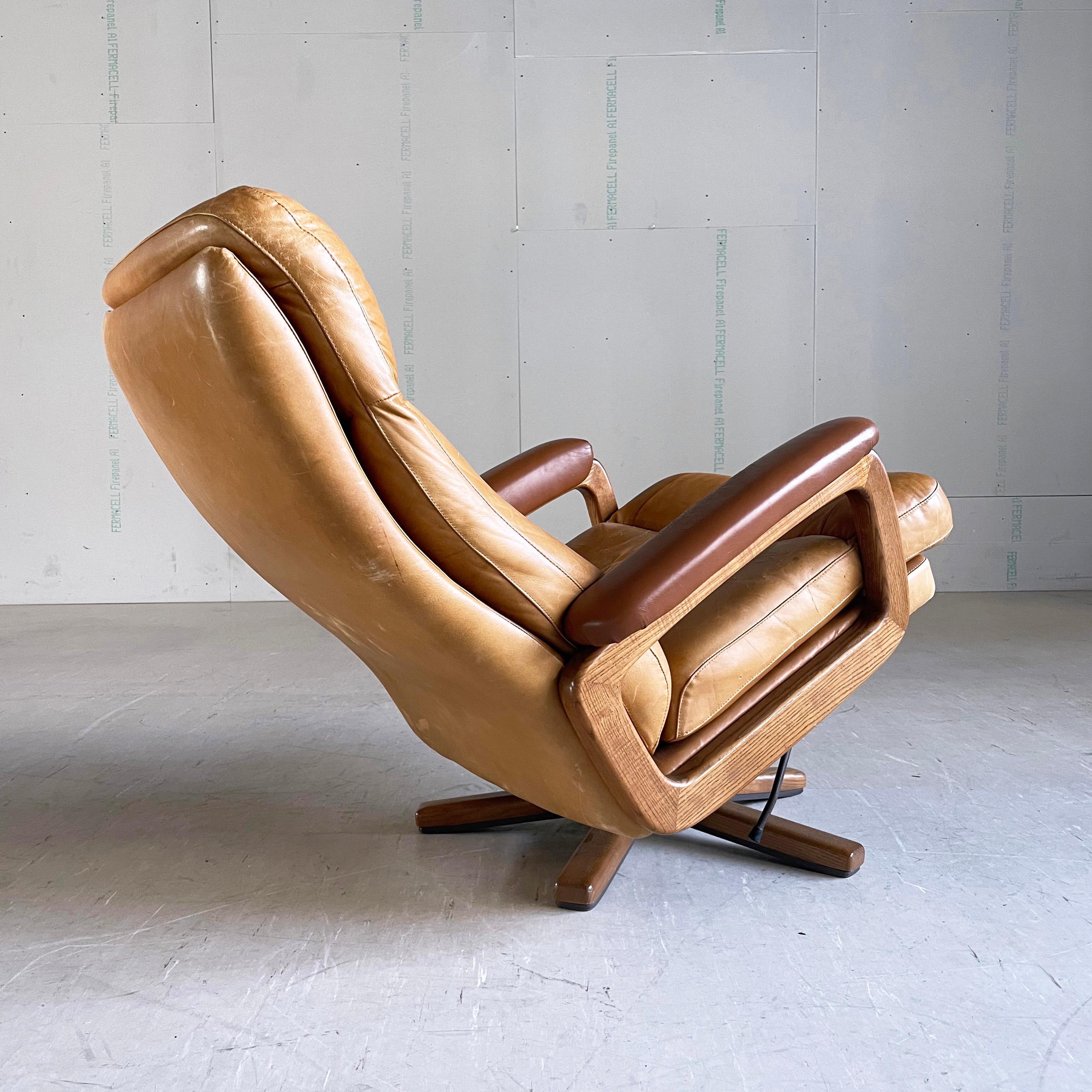 1960’s Strässle reclining leather Lounge Chair - André Vandenbeuck For Sale 2