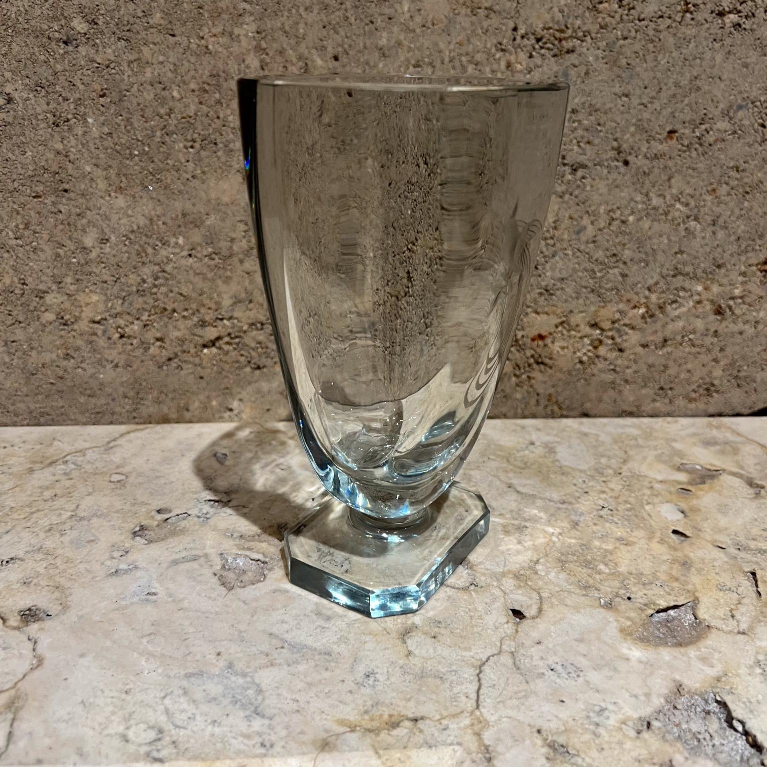 Vase en cristal épais de Strömberg des années 1960 Vase en verre d'art à motif d'oiseau en vente 3
