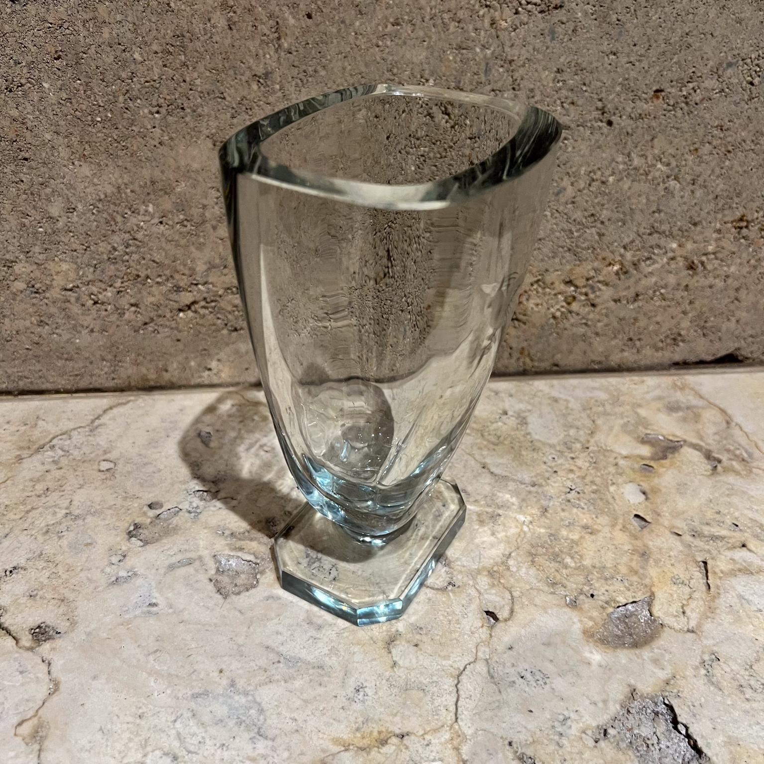Vase en cristal épais de Strömberg des années 1960 Vase en verre d'art à motif d'oiseau en vente 4
