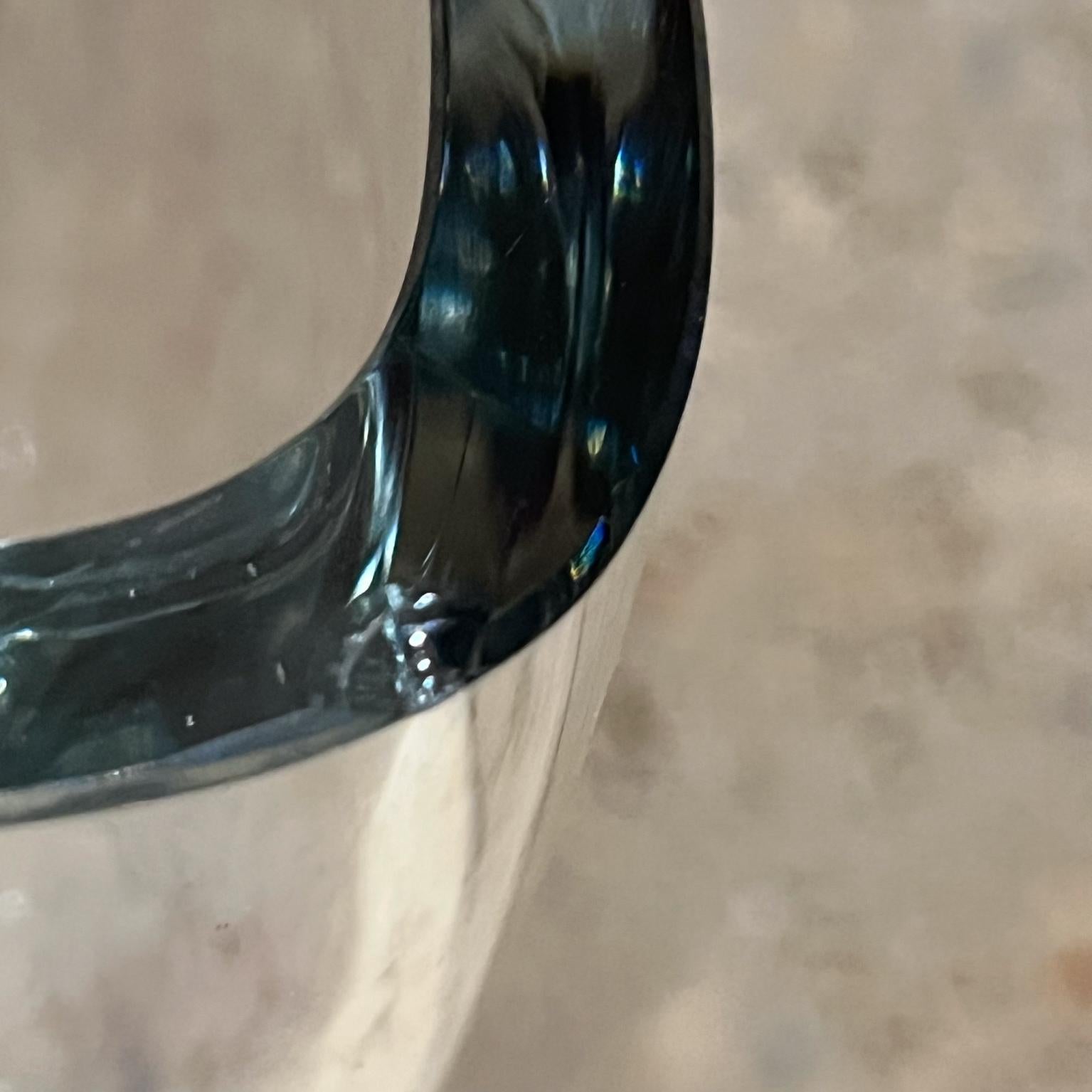 Vase en cristal épais de Strömberg des années 1960 Vase en verre d'art à motif d'oiseau en vente 5