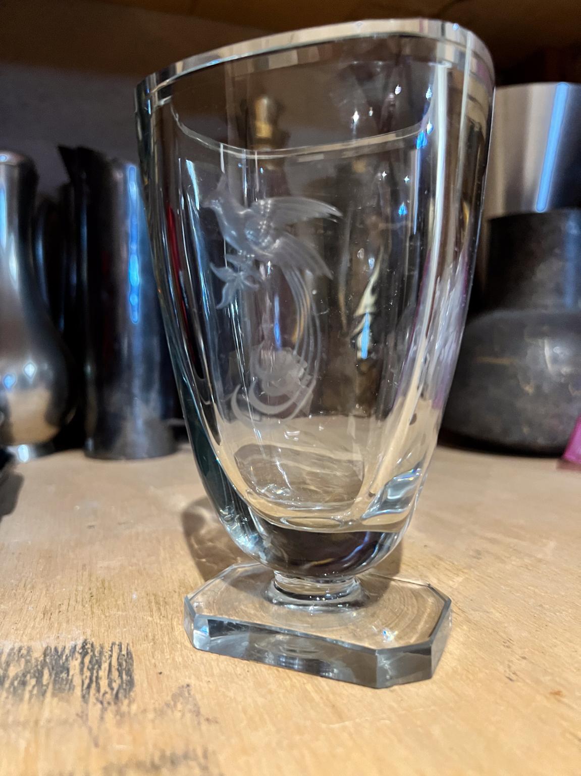 Vase en cristal épais de Strömberg des années 1960 Vase en verre d'art à motif d'oiseau en vente 8
