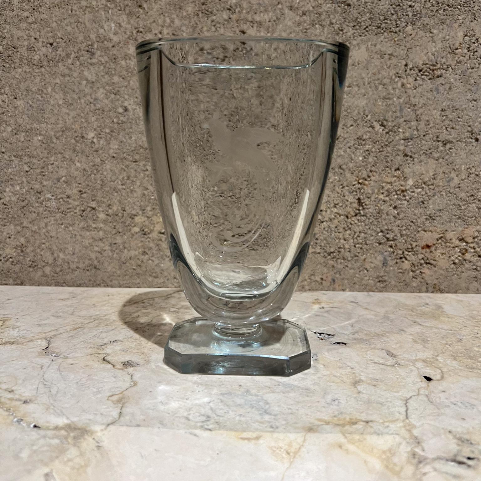 Vase en cristal épais de Strömberg des années 1960 Vase en verre d'art à motif d'oiseau en vente 10