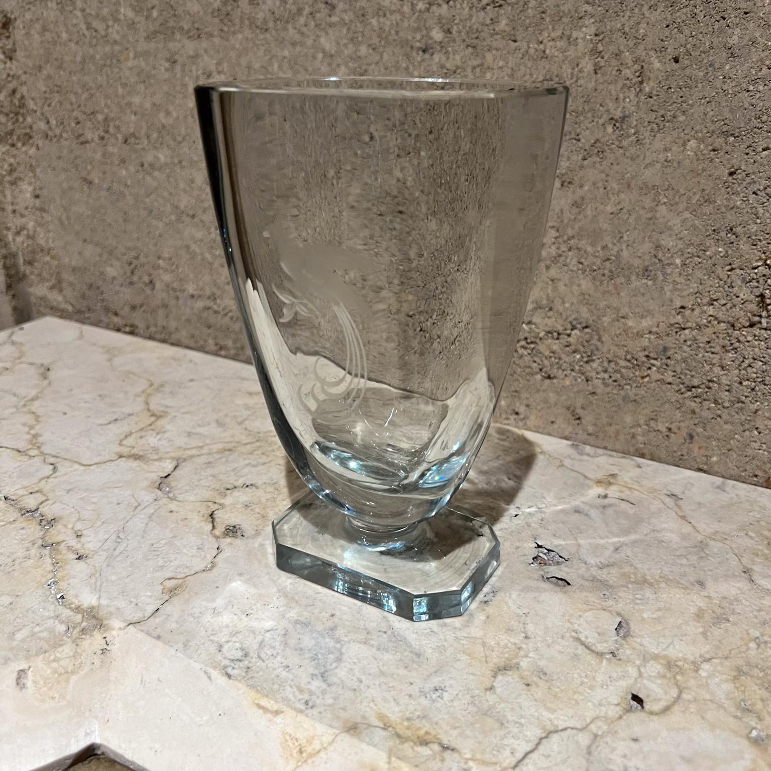 Scandinave moderne Vase en cristal épais de Strömberg des années 1960 Vase en verre d'art à motif d'oiseau en vente