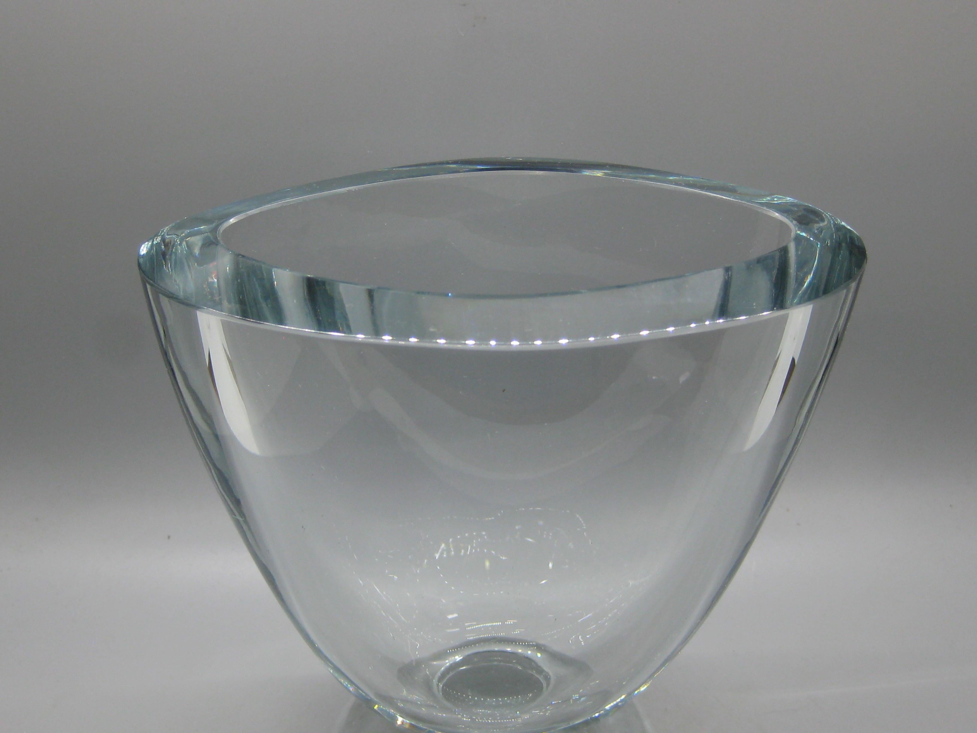 Vaso in vetro artistico Strombergshyttan By Astra Stromberg Made in Sweden del 1960 In condizioni ottime in vendita a San Diego, CA