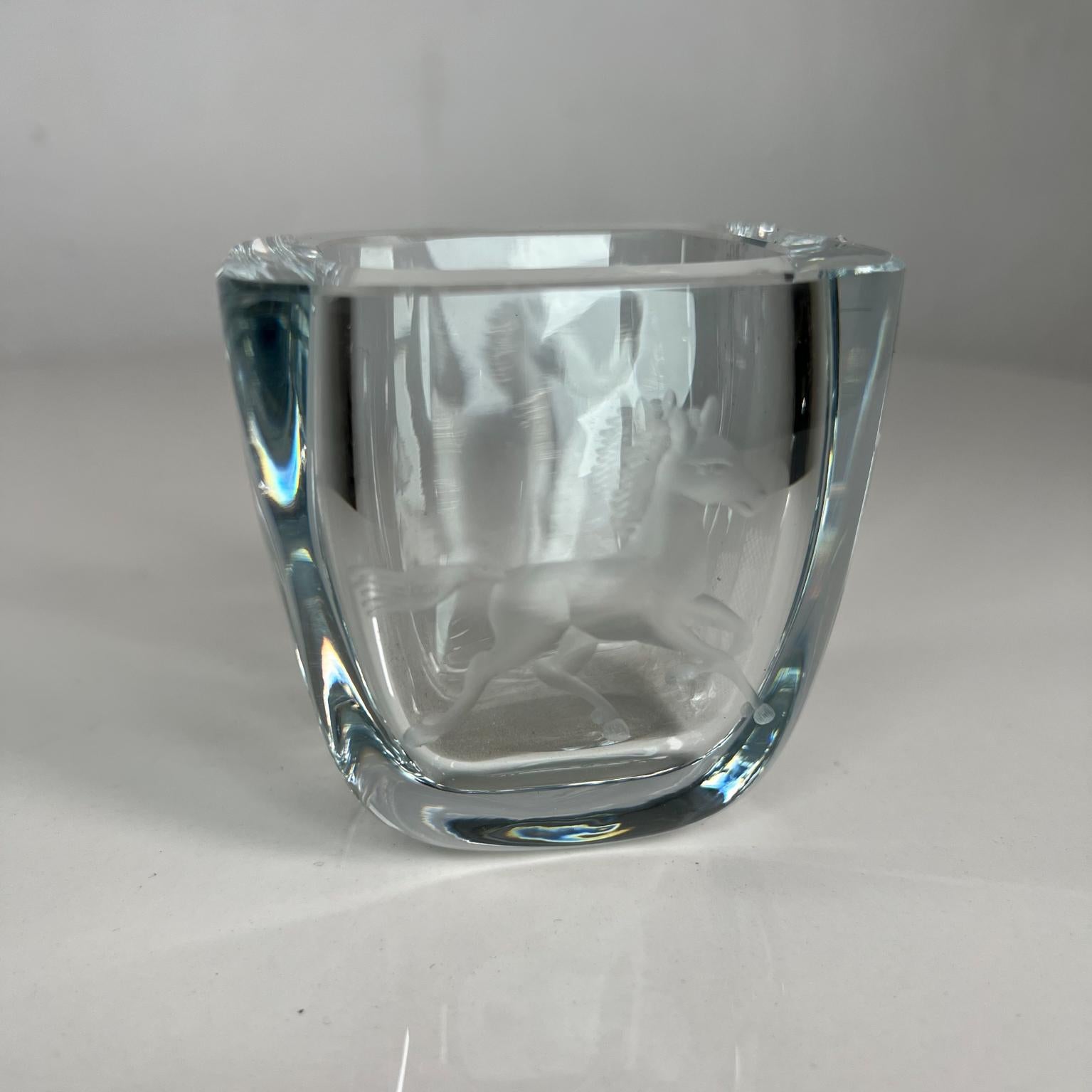 1960s Modernist Strombergshyttan glass vase from Sweden
Arched form etched art glass with horse image attributed Gunnar Nyland designer
Measures: 3 x 2.75 x 3 tall
Original unrestored vintage condition.
See images provided.
  