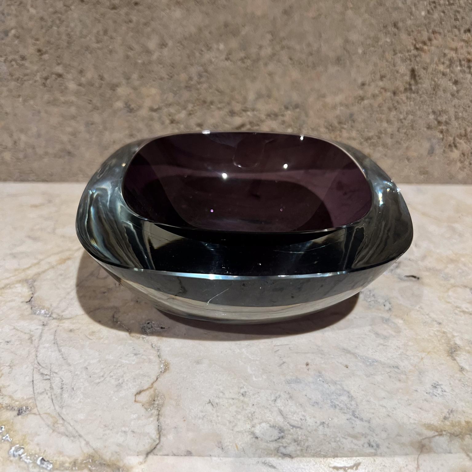 Bol violet Strombergshyttan Suède d'art en verre des années 1960 en vente 4