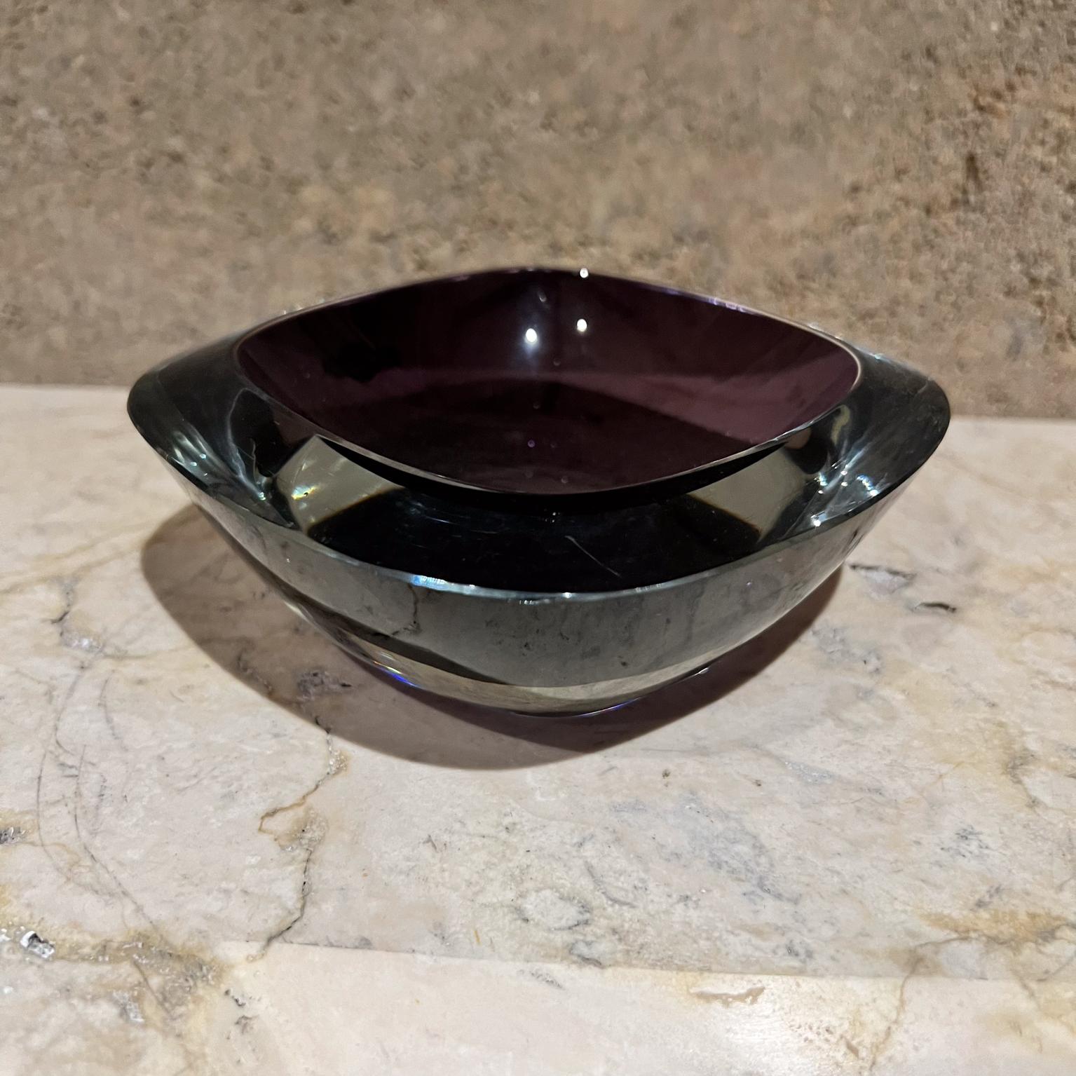 Bol violet Strombergshyttan Suède d'art en verre des années 1960 en vente 6