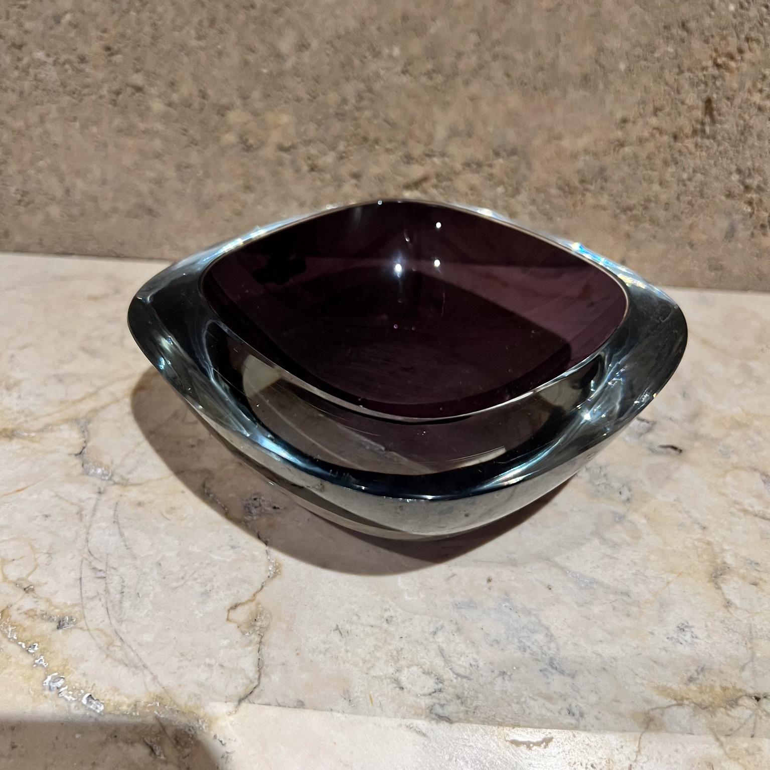 Bol violet Strombergshyttan Suède d'art en verre des années 1960 en vente 8