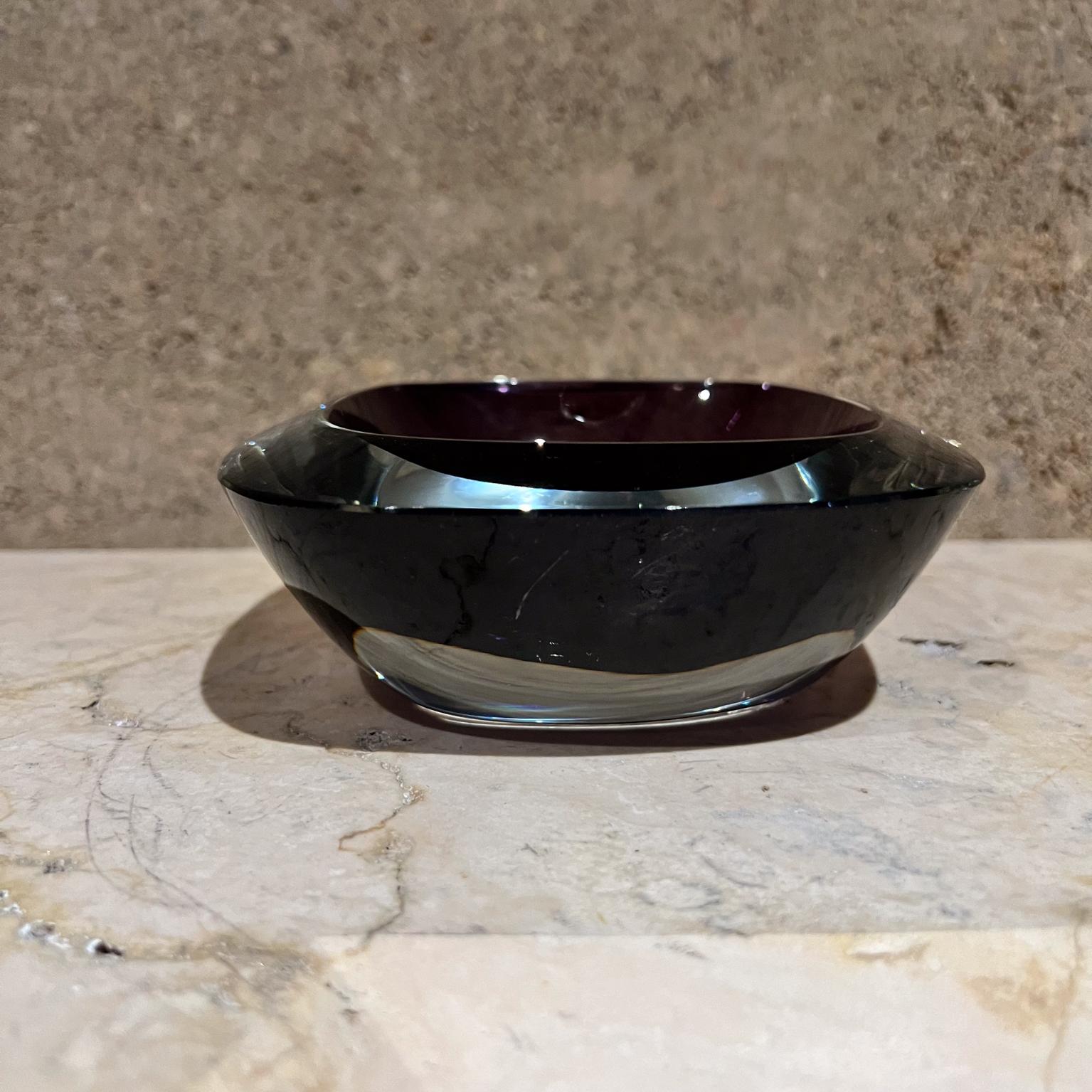 Bol violet Strombergshyttan Suède d'art en verre des années 1960 en vente 2
