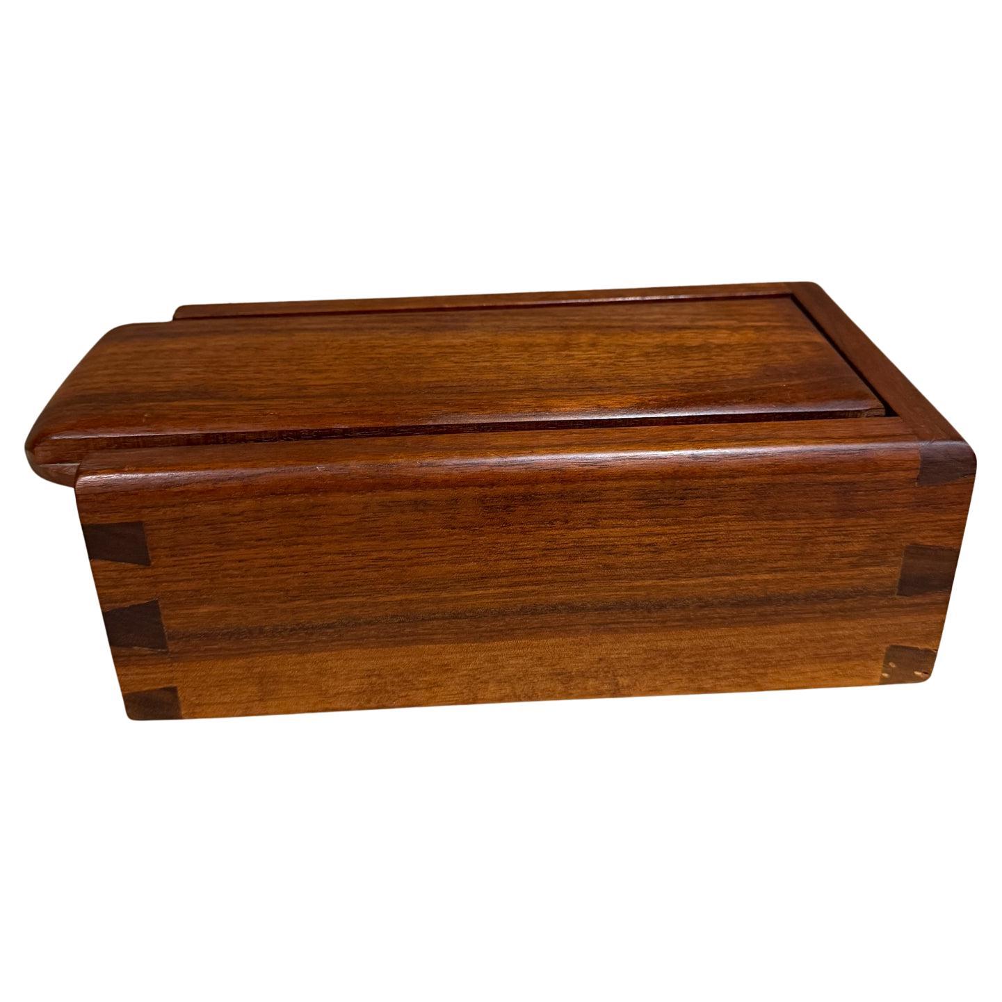 1960s Studio Art Caja de madera de nogal de apertura deslizante en Bueno estado para la venta en Chula Vista, CA