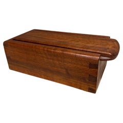 1960s Studio Art Caja de madera de nogal de apertura deslizante