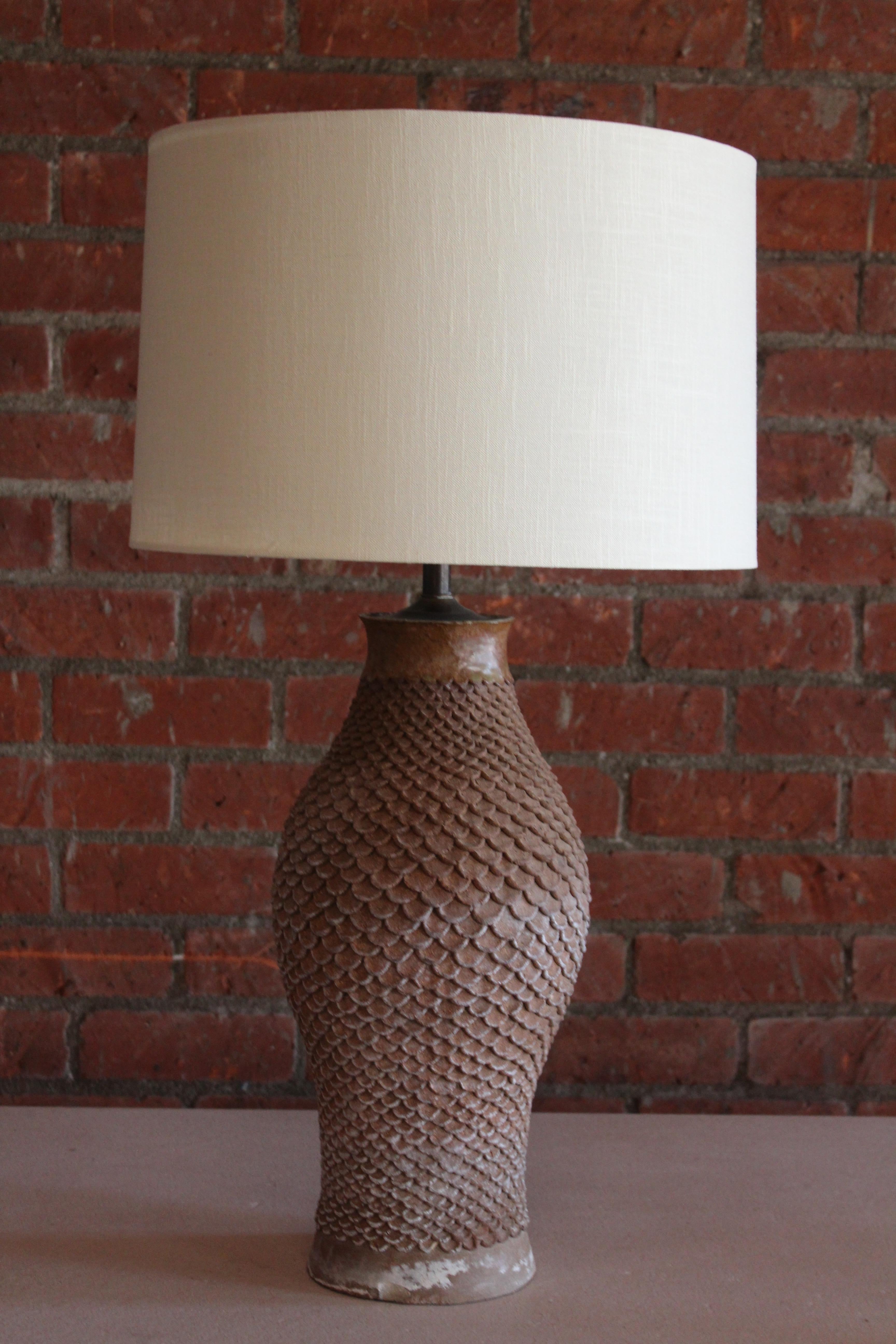 Vintage handmade studio pottery stoneware ceramic lamp. Signed by Barbara Godart, 1960s. Newly French wired. New custom made shade in Belgian linen. In overall good condition with age appropriate wear. Measures: 35