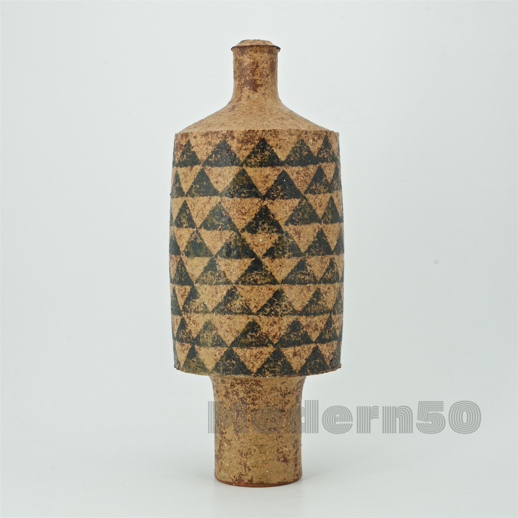 Mid-Century Modern 1960s Studio Stoneware Totem Bottle Geometric Pattern Scandinavian Craft Rustic en vente