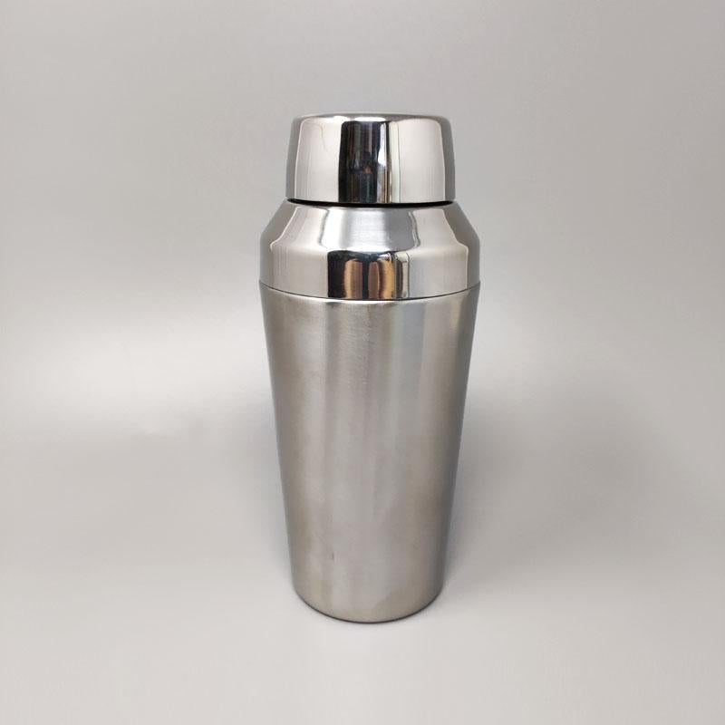 1960s Stunning cocktail shaker AMC in stainless steel. Made in Germany. This shaker is in excellent condition.
Dimensions: diameter 3,39