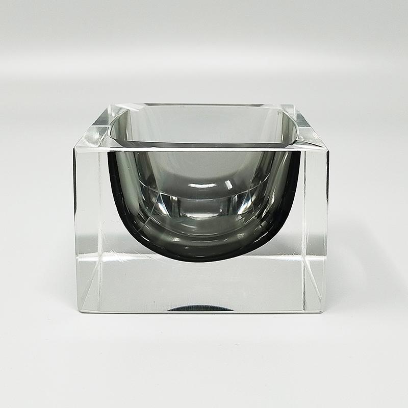 1960s Gorgeous grey ashtray or catchall by Flavio Poli for Seguso in Murano sommerso glass. Made in Italy.
The item is in excellent condition.
Dimensions:
3,14