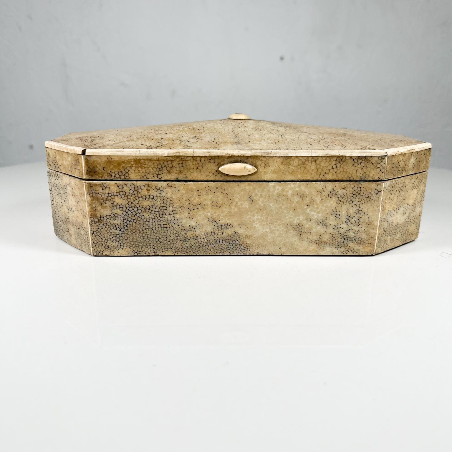 1930s Art Deco Shagreen Trinket Keepsake Box Leather Wood In Good Condition For Sale In Chula Vista, CA