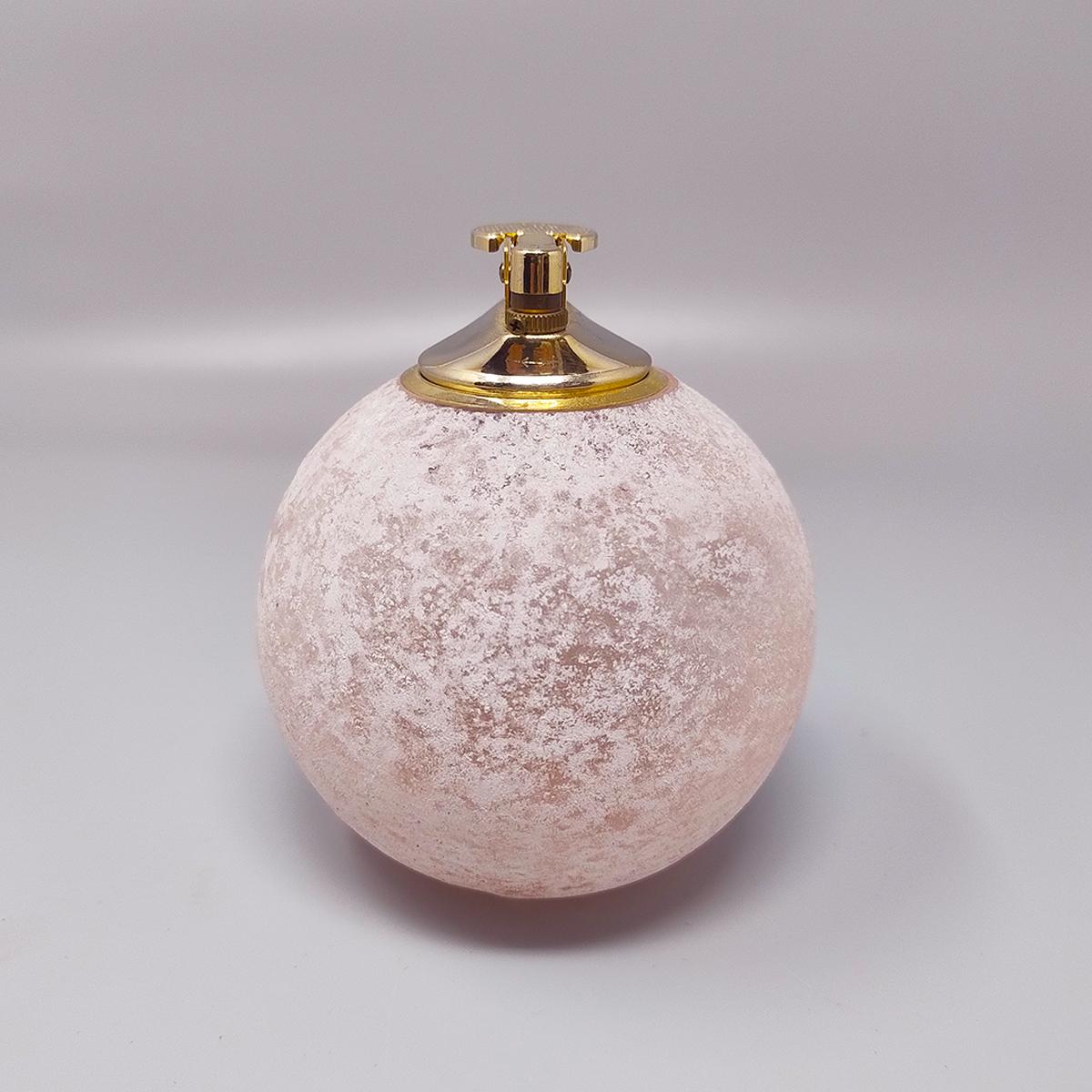 Milieu du XXe siècle 1960 Stunning Table Lighter in Murano Frosted Glass by Paolo Traversi. Fabriqué en en vente