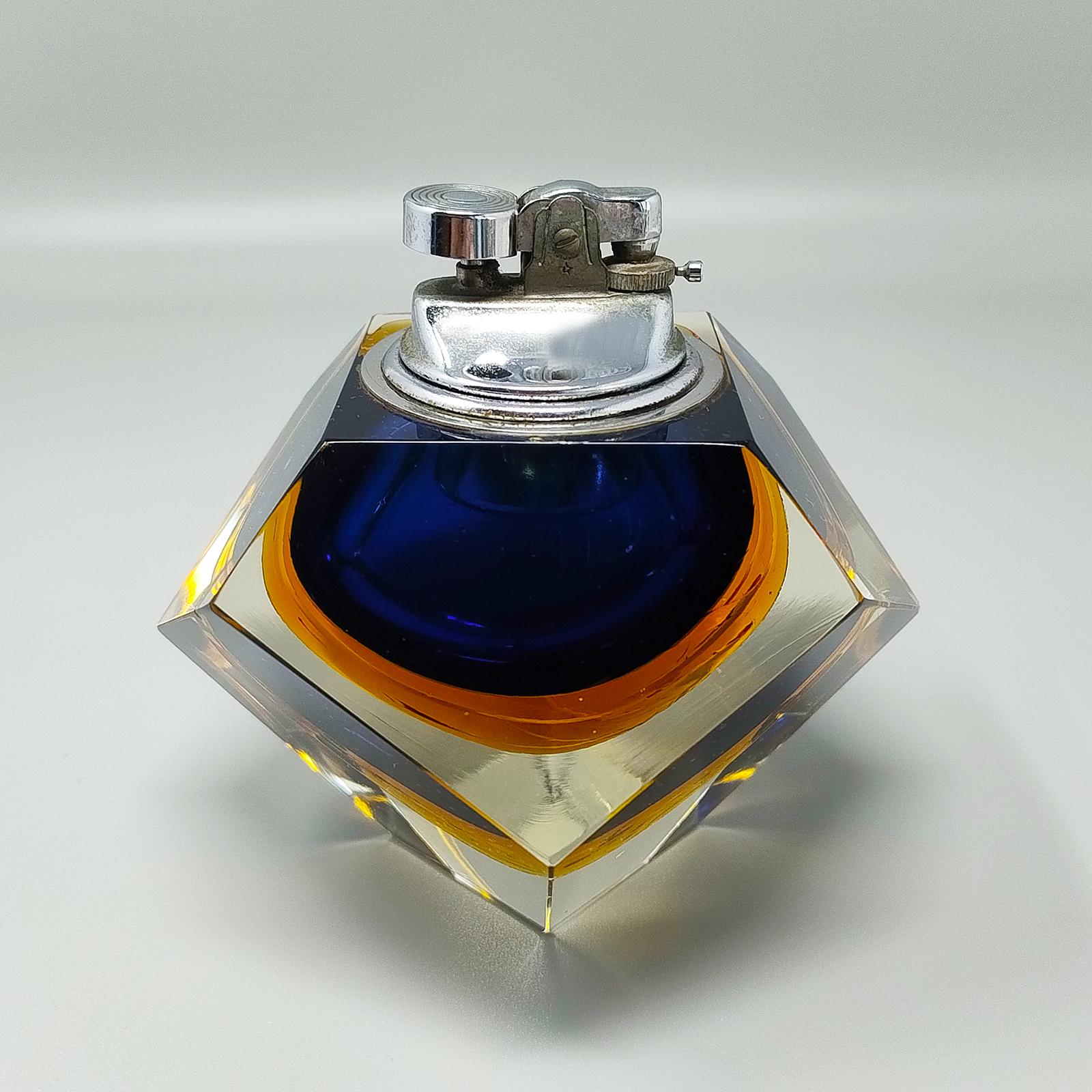 1960 Stunning blue table lighter in Murano sommerso glass by Flavio Poli for Seguso. Made in italy. The item is in excellent condition and it works perfectly.
Dimension:
diam 4,33 x 4,33 H inches
diam cm 11 x cm 11 H