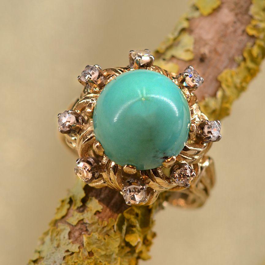 1960s Sugarloaf Turquoise Diamonds 18 Karat Yellow Gold Ring For Sale 5