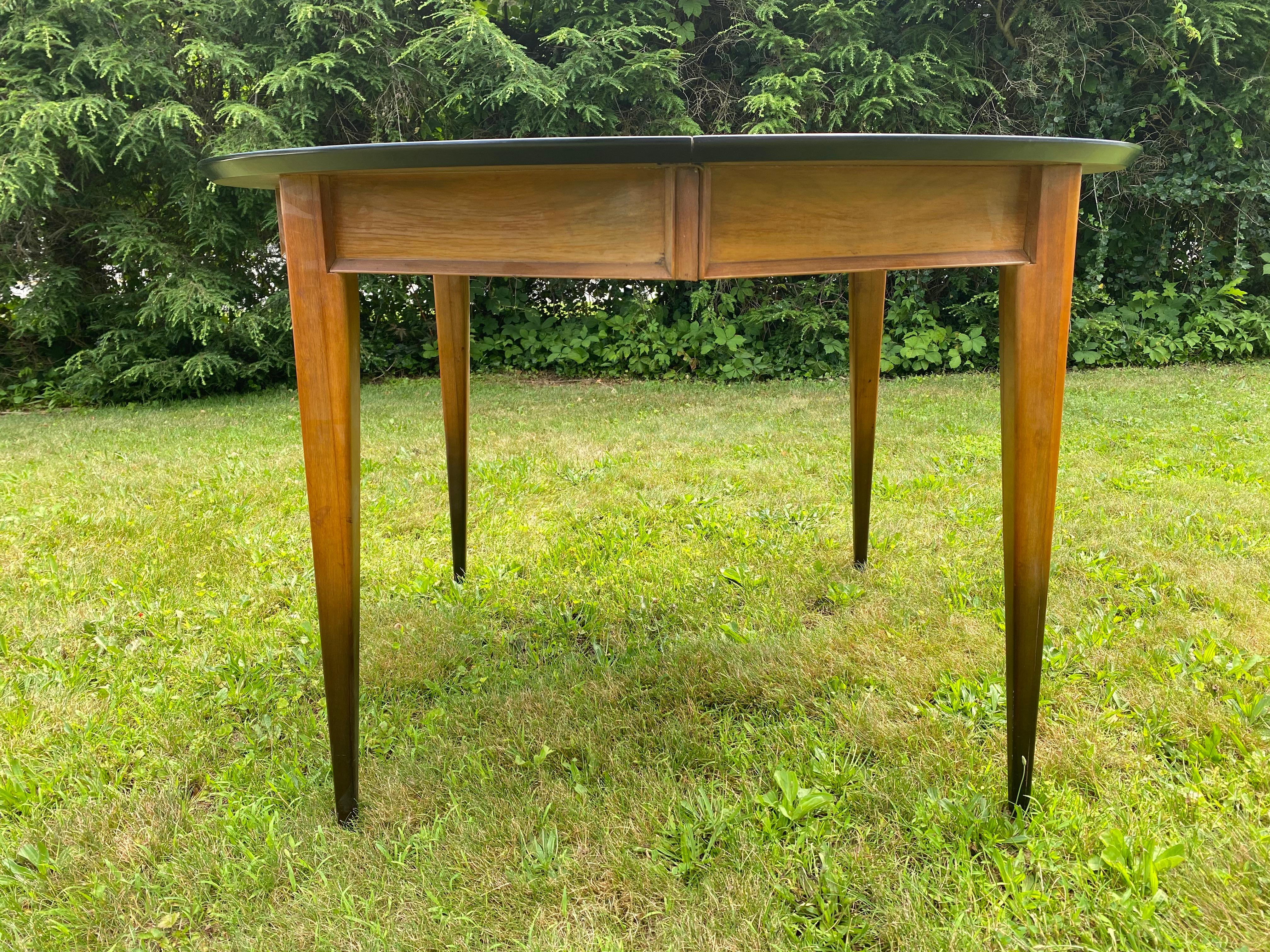 1960s Sunburst Finish Dining Table and Chairs In Good Condition In Garnerville, NY