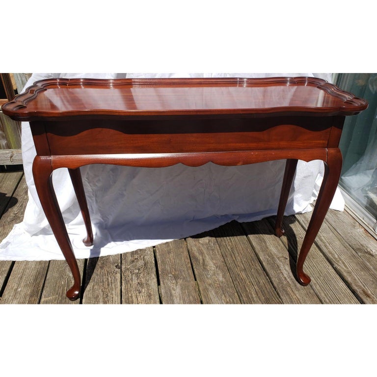 1960s Superior Furniture Scallop Edge Solid Walnut Console Table In Good Condition For Sale In Germantown, MD