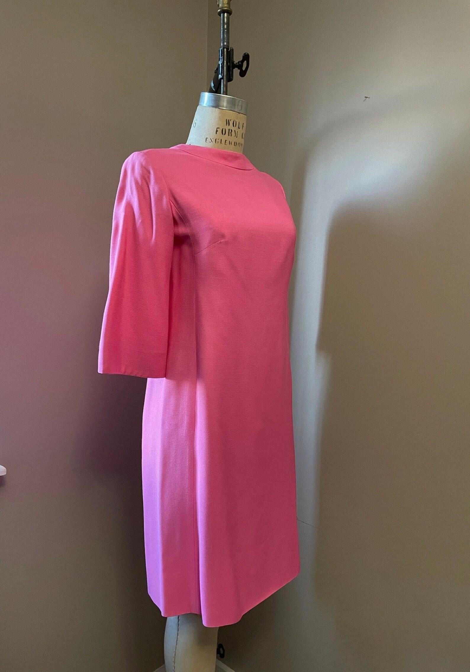 Suzy Perette Pink Shift Dress, Circa 1960s In Excellent Condition For Sale In Brooklyn, NY