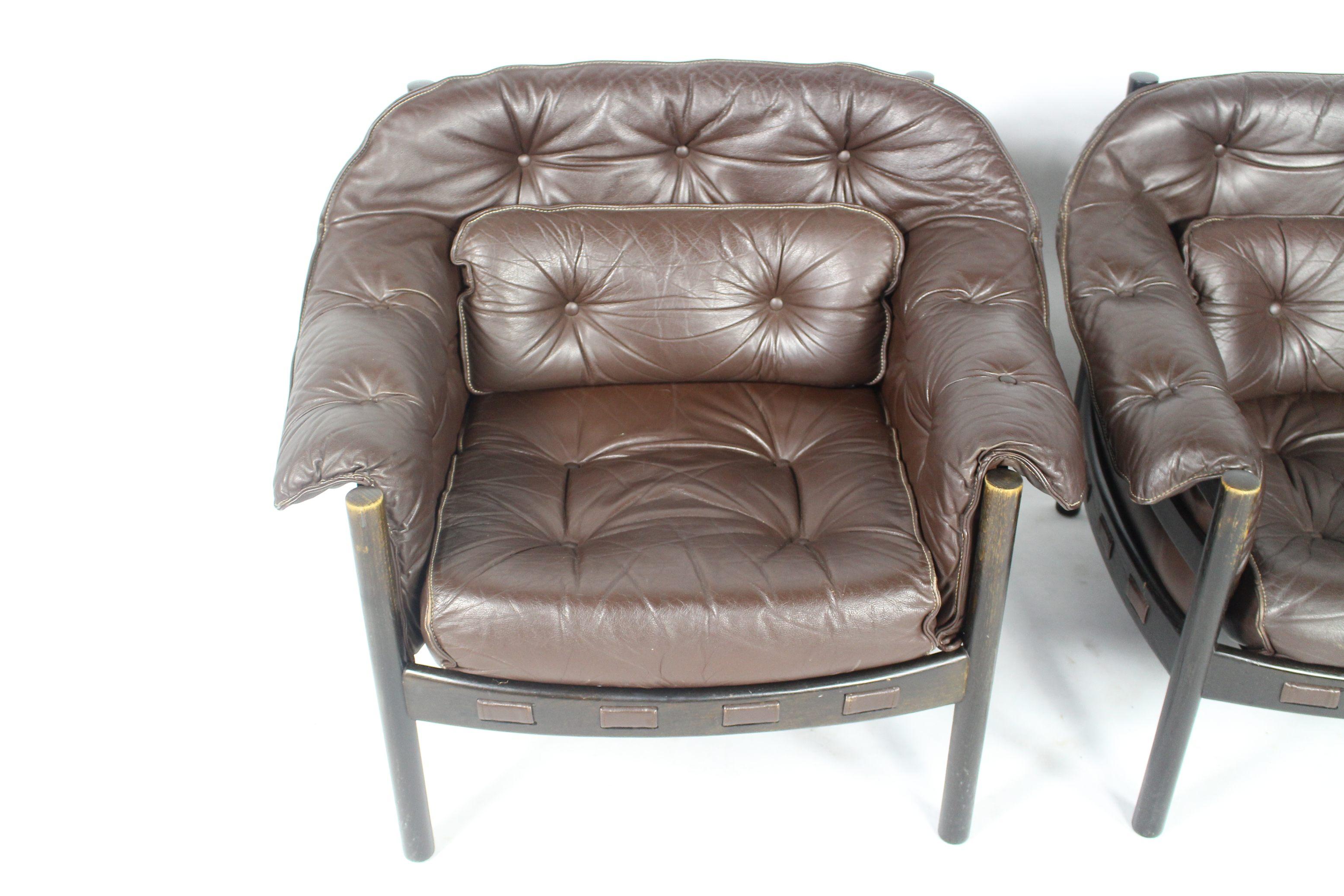 Set of 2 Coja armchairs by the Swedish designer Sven Ellekaer.
The chocolate brown leather is in very good condition.
Soft seating comfort from the 1960s.
Price for pair.