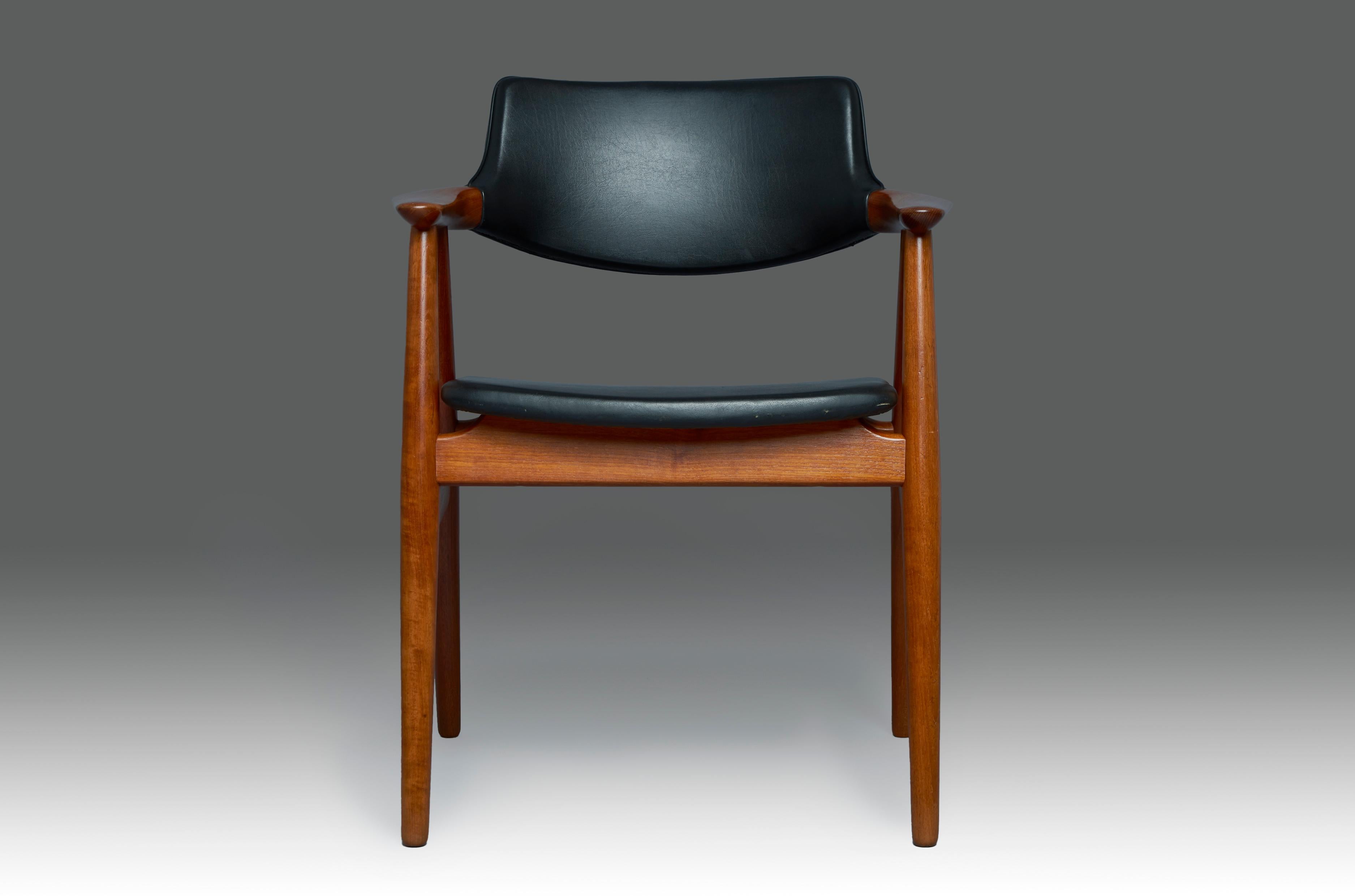 Teak and faux leather ‘’GM11’’ model armchair with sculptural armrests. Designed in solid teak wood and faux leather. Designed by Svend Åge Eriksen for Glostrup. Denmark, 1960’s.
Very good condition, refinished wood.
 