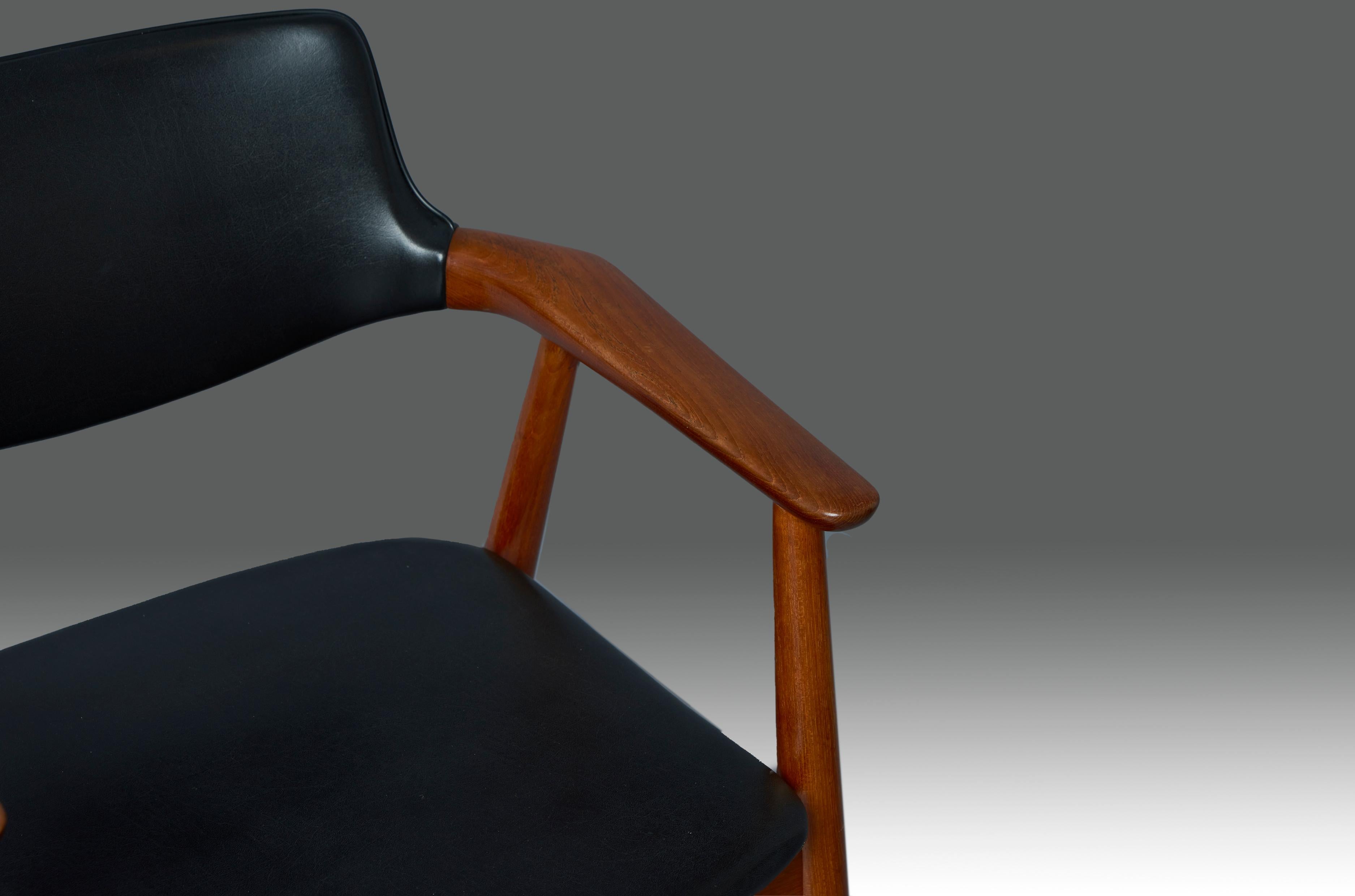Danish Mid Century Modern Svend Åge Eriksen ‘’Gm11’’ Teak and Faux Leather Armchair For Sale