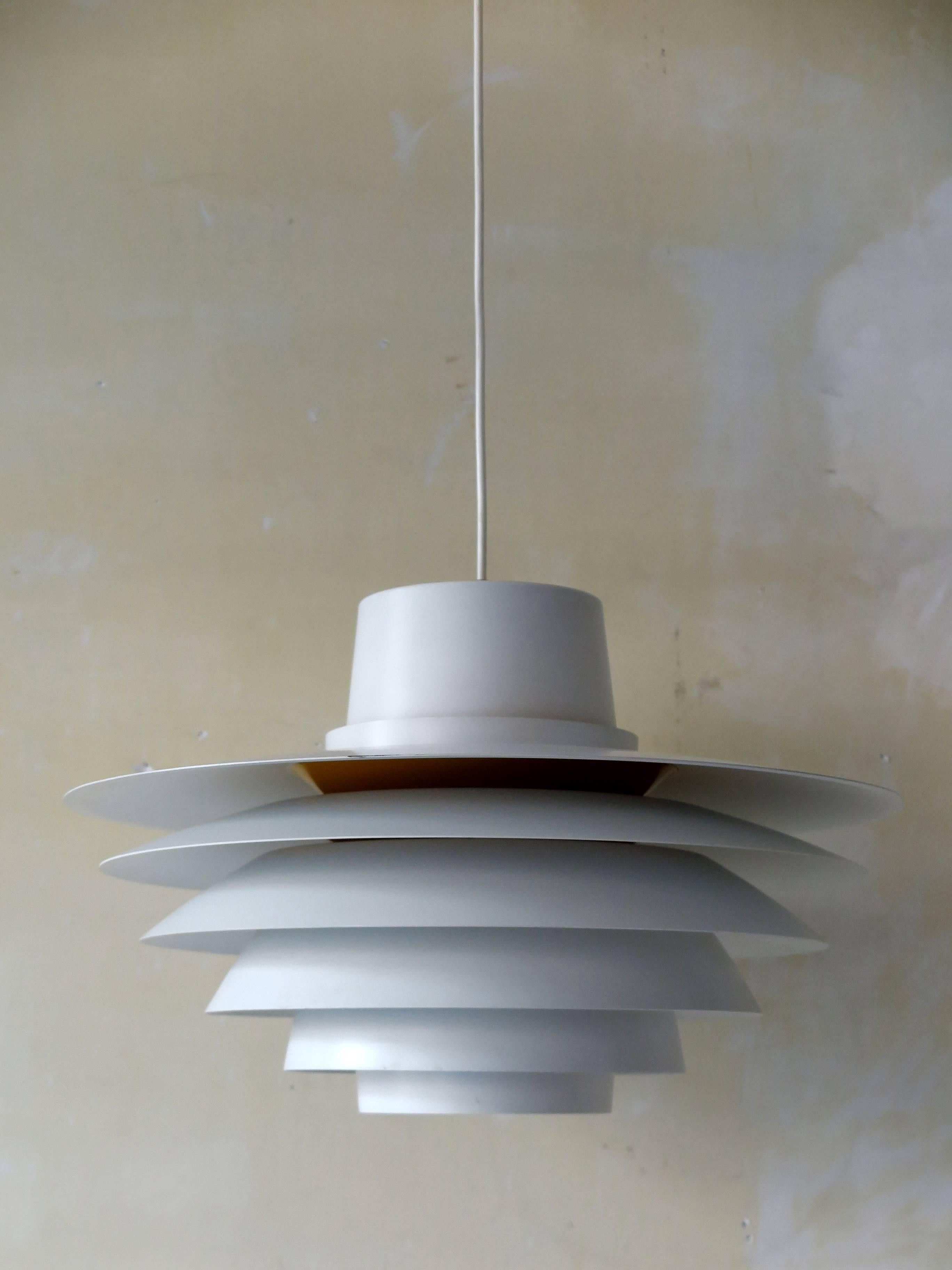 Scandinavian Mid-Century Modern Danish pendant lamp model “Verona” designed by Svend Middelboe and produced by Nordisk Solar, white lacquered metal, orange centre, circa 1960s.