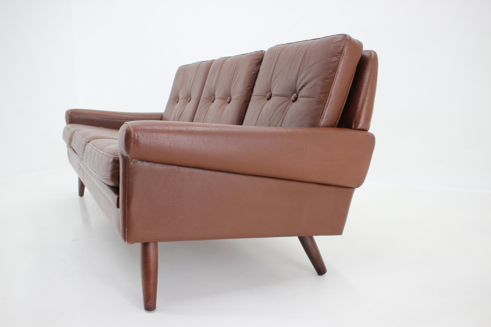 1960s Svend Skipper Brown Leather 3-Seater Sofa, Denmark In Good Condition In Praha, CZ
