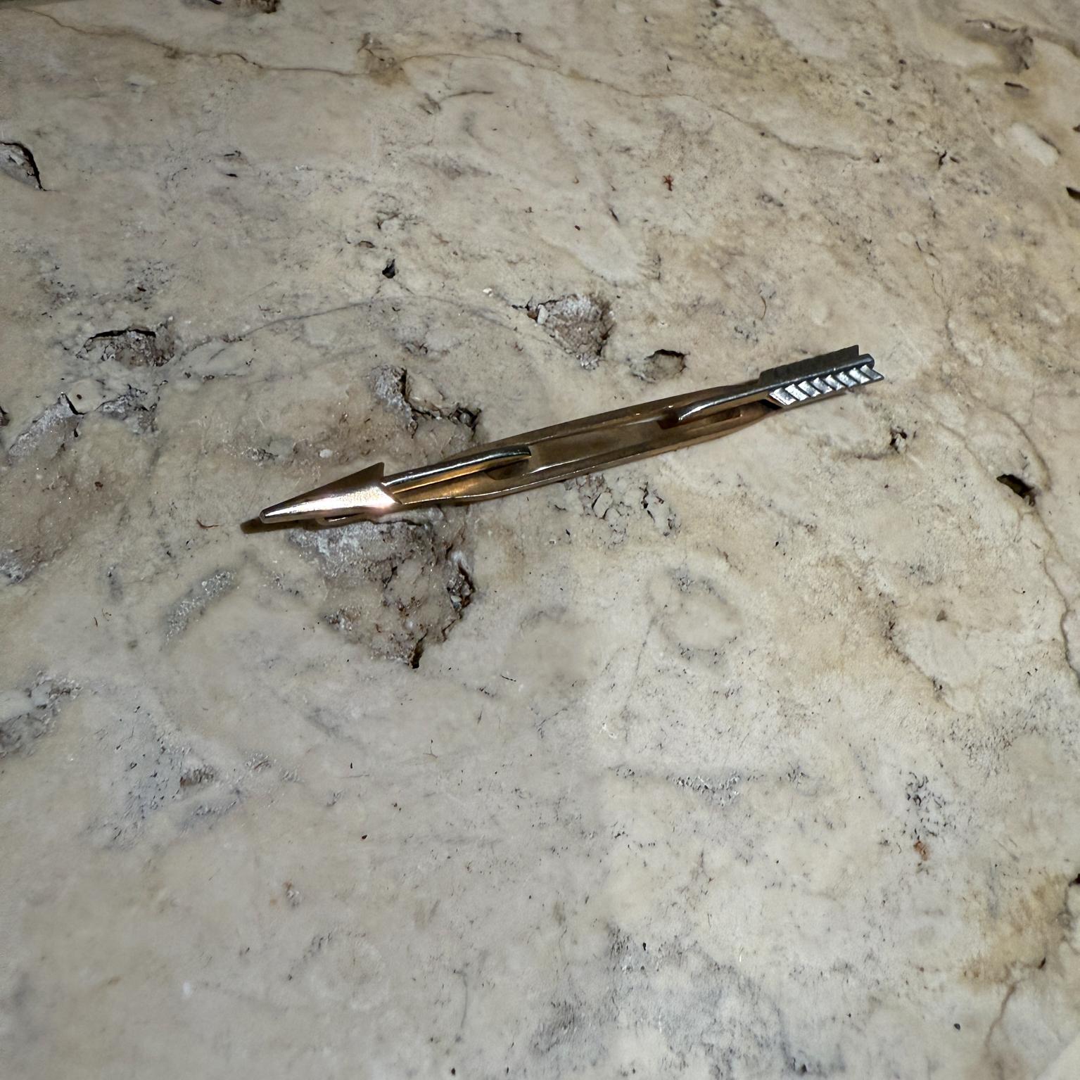 1960s Swank Arrow Tie Bar Clip 
maker stamp
3.5 long x .25 x 3.16 thickness
Preowned vintage
Refer to images provided