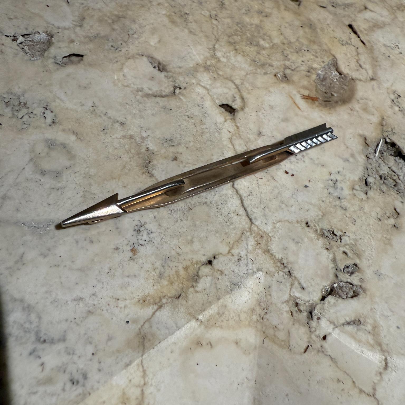 Mid-Century Modern 1960s Swank Arrow Tie Bar Clip For Sale