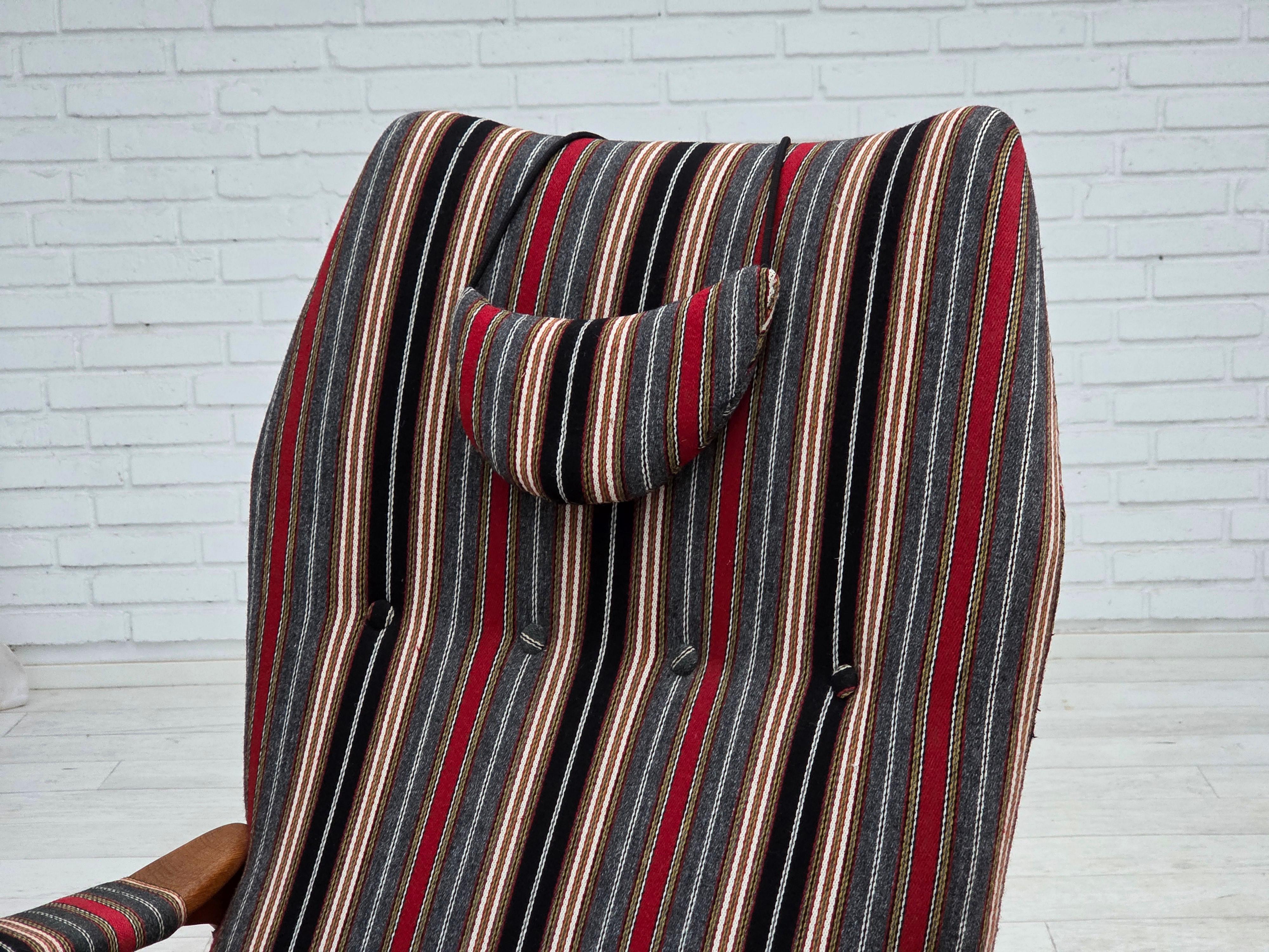 1960er Jahre, schwedischer Sessel, gestreifter Möbelwollstoff, Eichenholz, Teakholz. im Angebot 9
