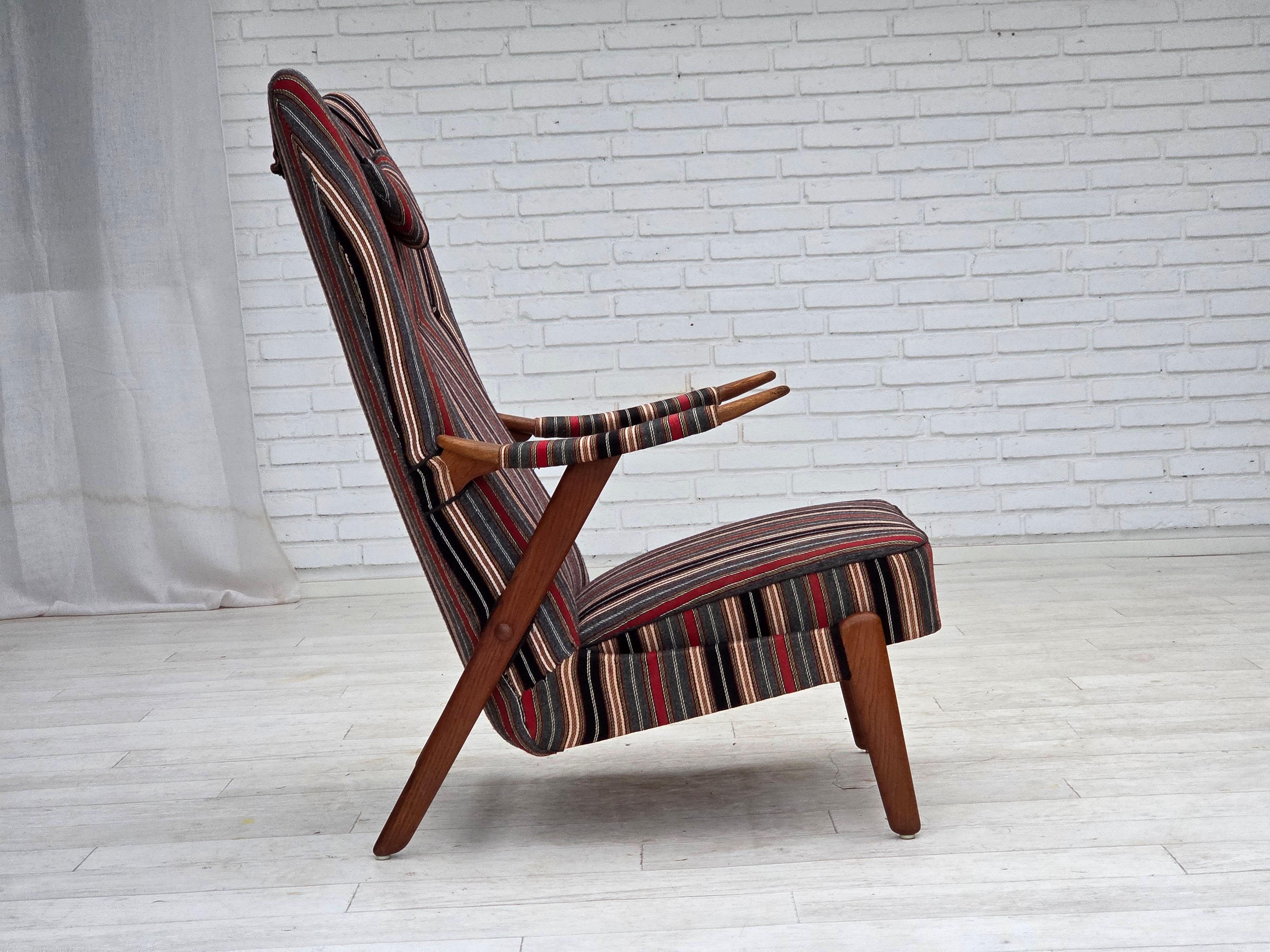 1960er Jahre, schwedischer Sessel, gestreifter Möbelwollstoff, Eichenholz, Teakholz. (Skandinavische Moderne) im Angebot