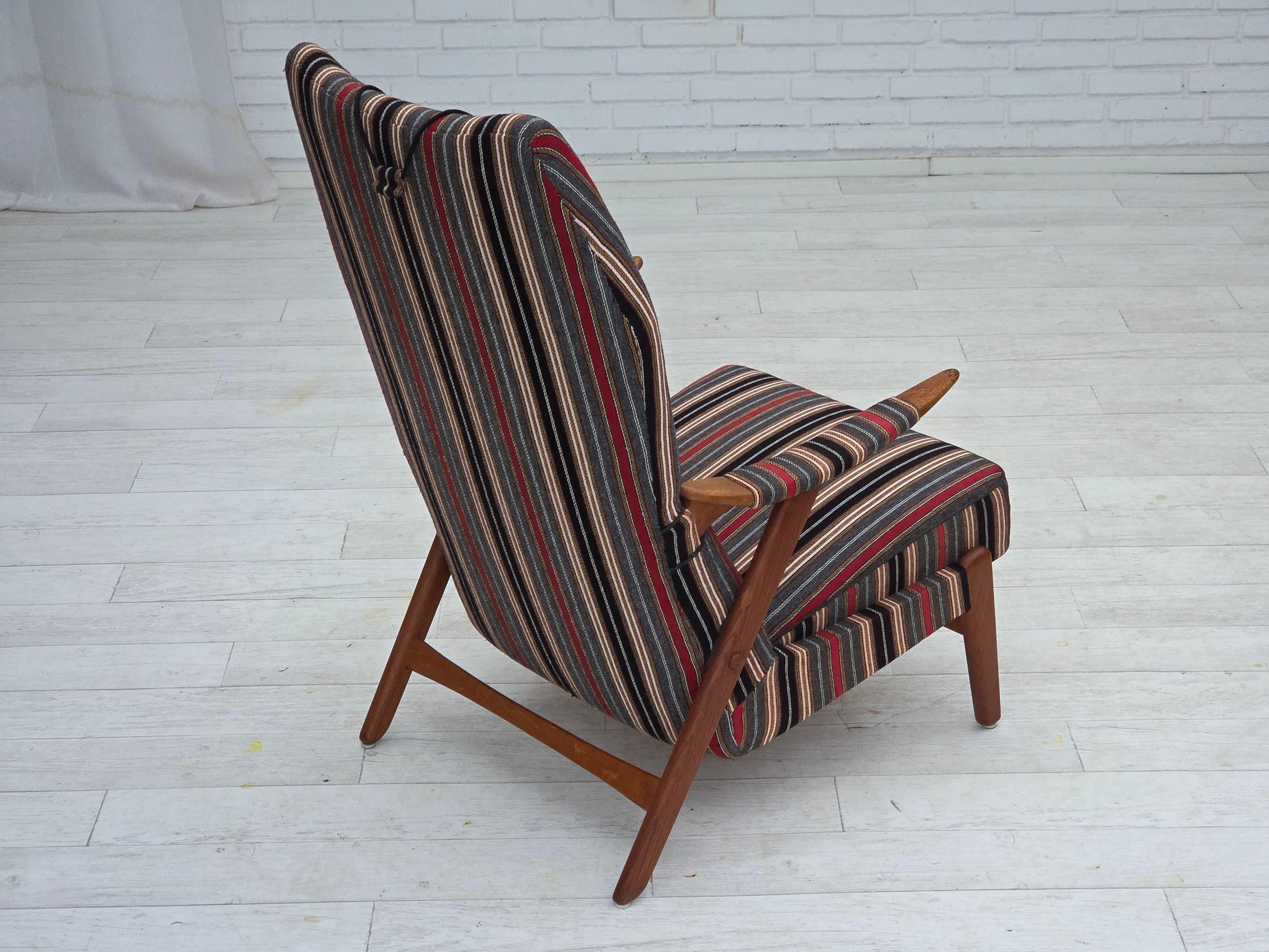 1960er Jahre, schwedischer Sessel, gestreifter Möbelwollstoff, Eichenholz, Teakholz. (Schwedisch) im Angebot