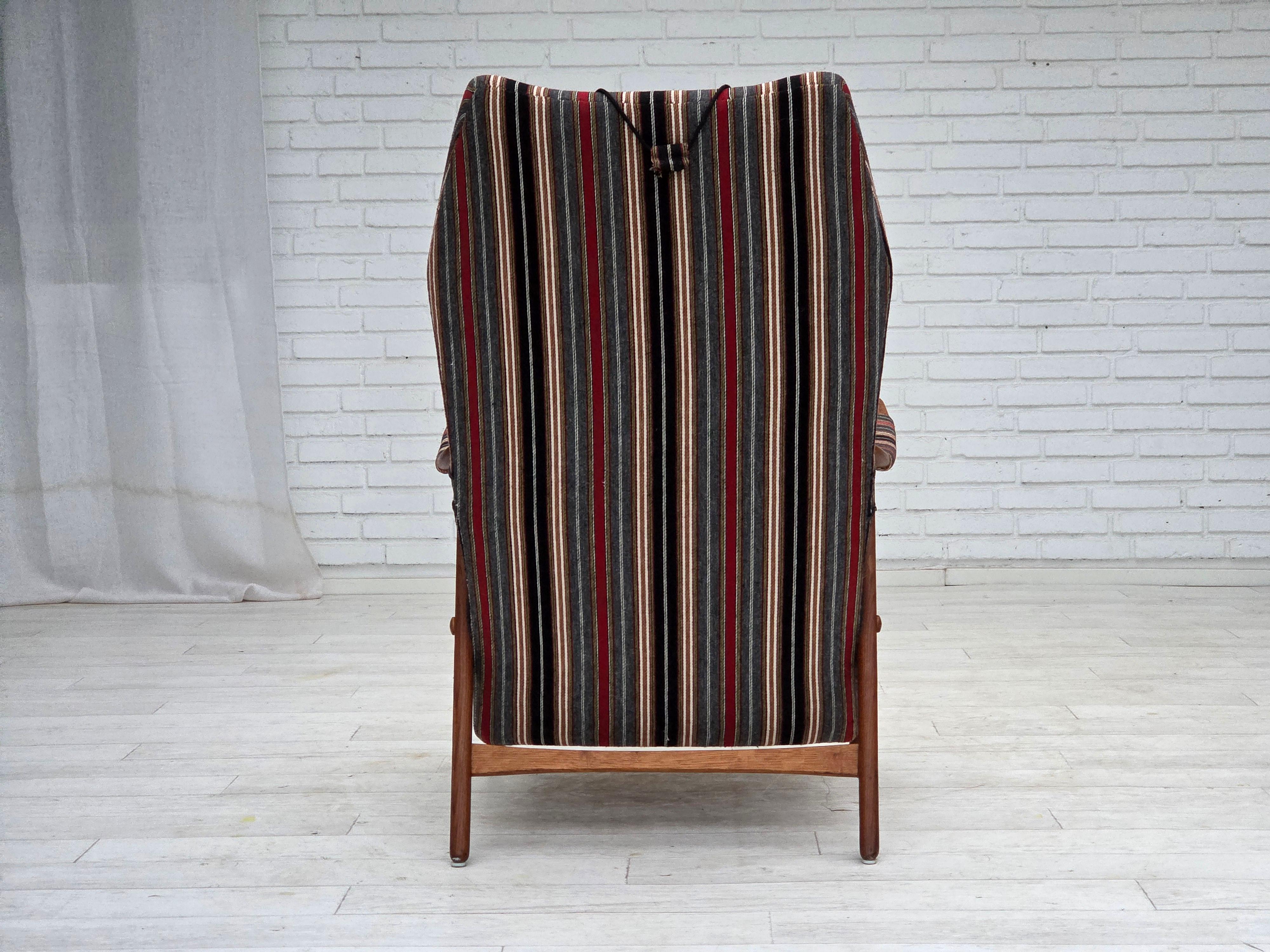 1960er Jahre, schwedischer Sessel, gestreifter Möbelwollstoff, Eichenholz, Teakholz. im Zustand „Gut“ im Angebot in Tarm, 82