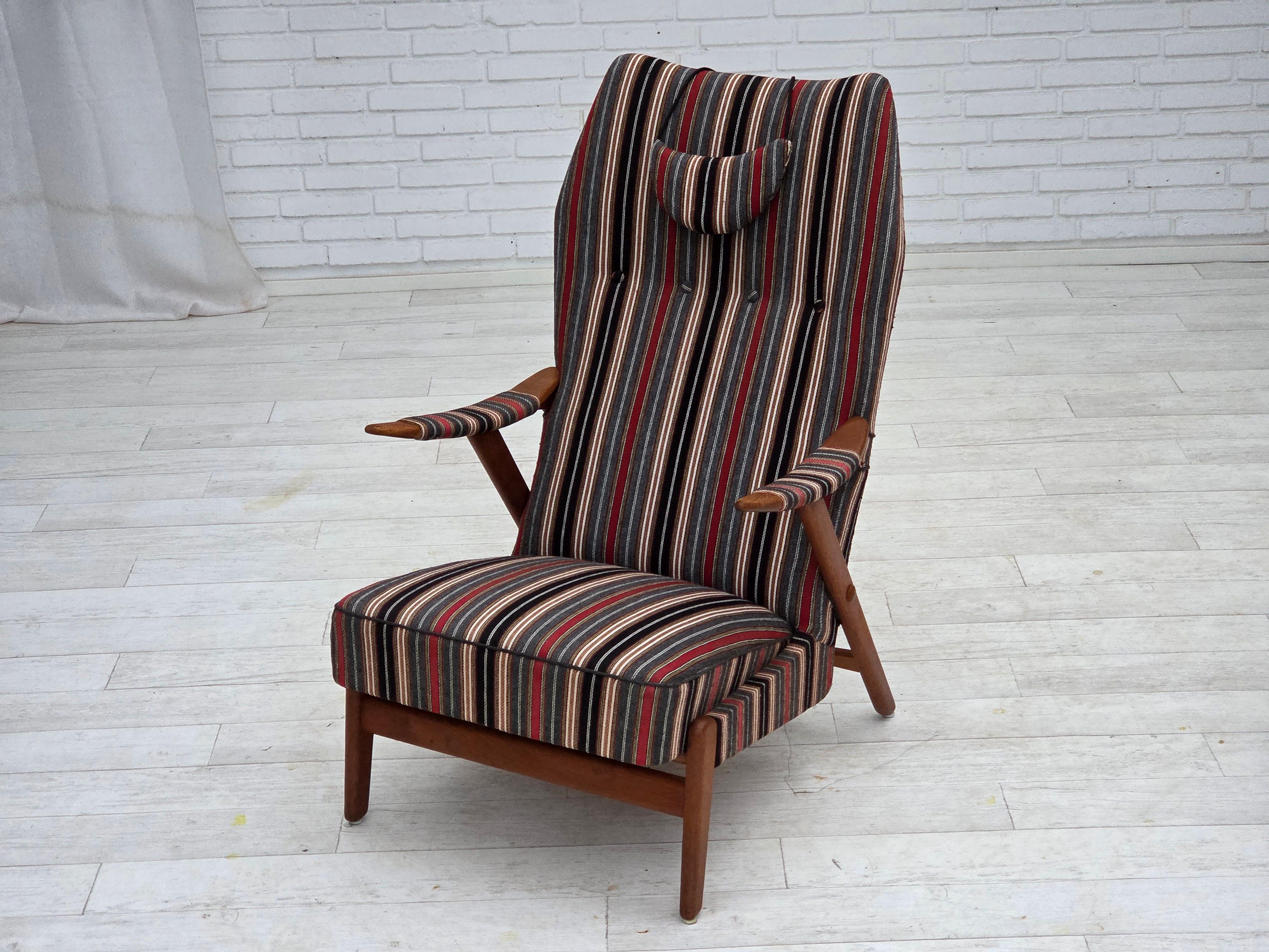 1960er Jahre, schwedischer Sessel, gestreifter Möbelwollstoff, Eichenholz, Teakholz. im Angebot 1