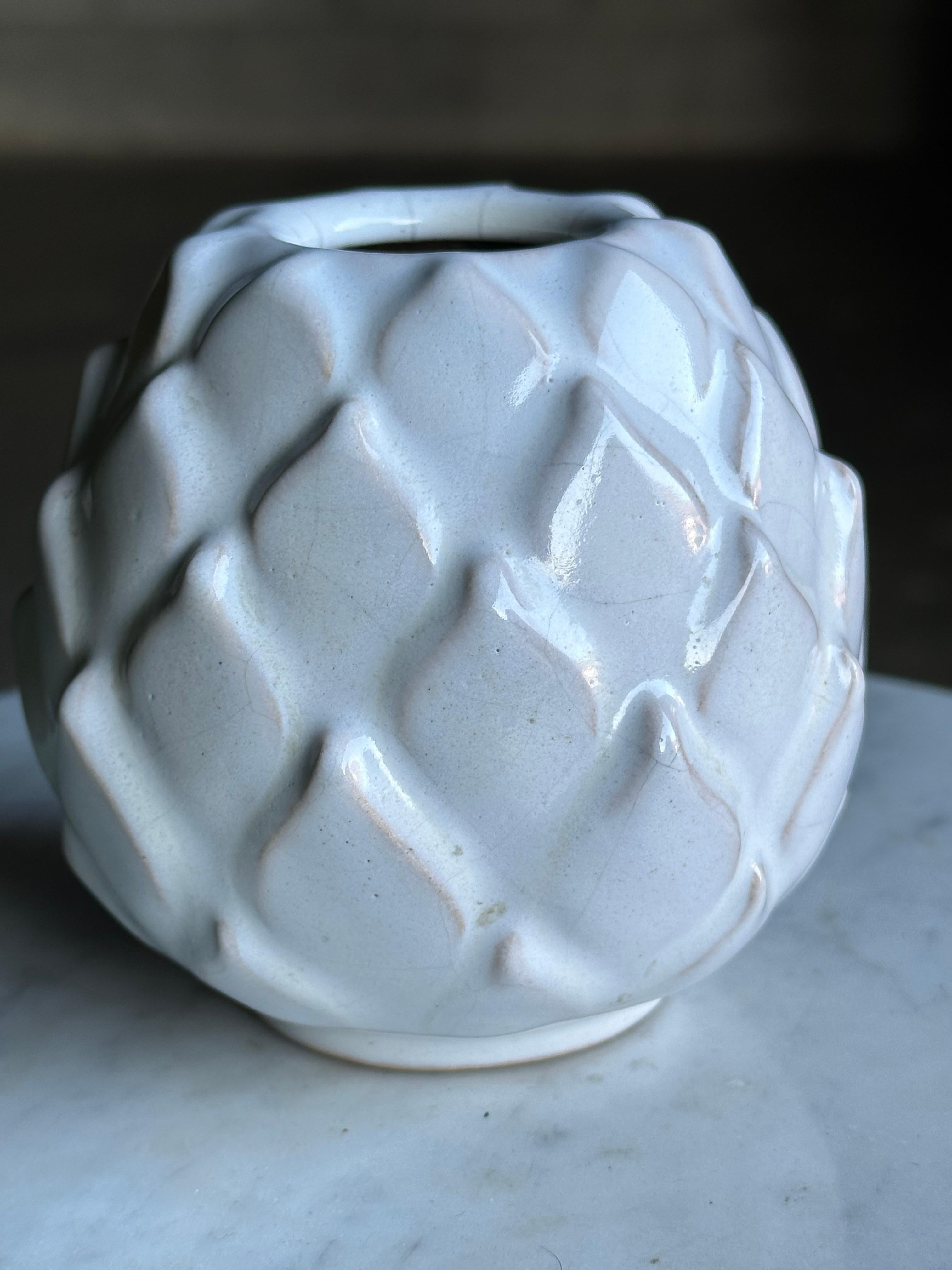 Mid-Century moderno Vaso in ceramica a forma di carciofo svedese del 1960 in vendita
