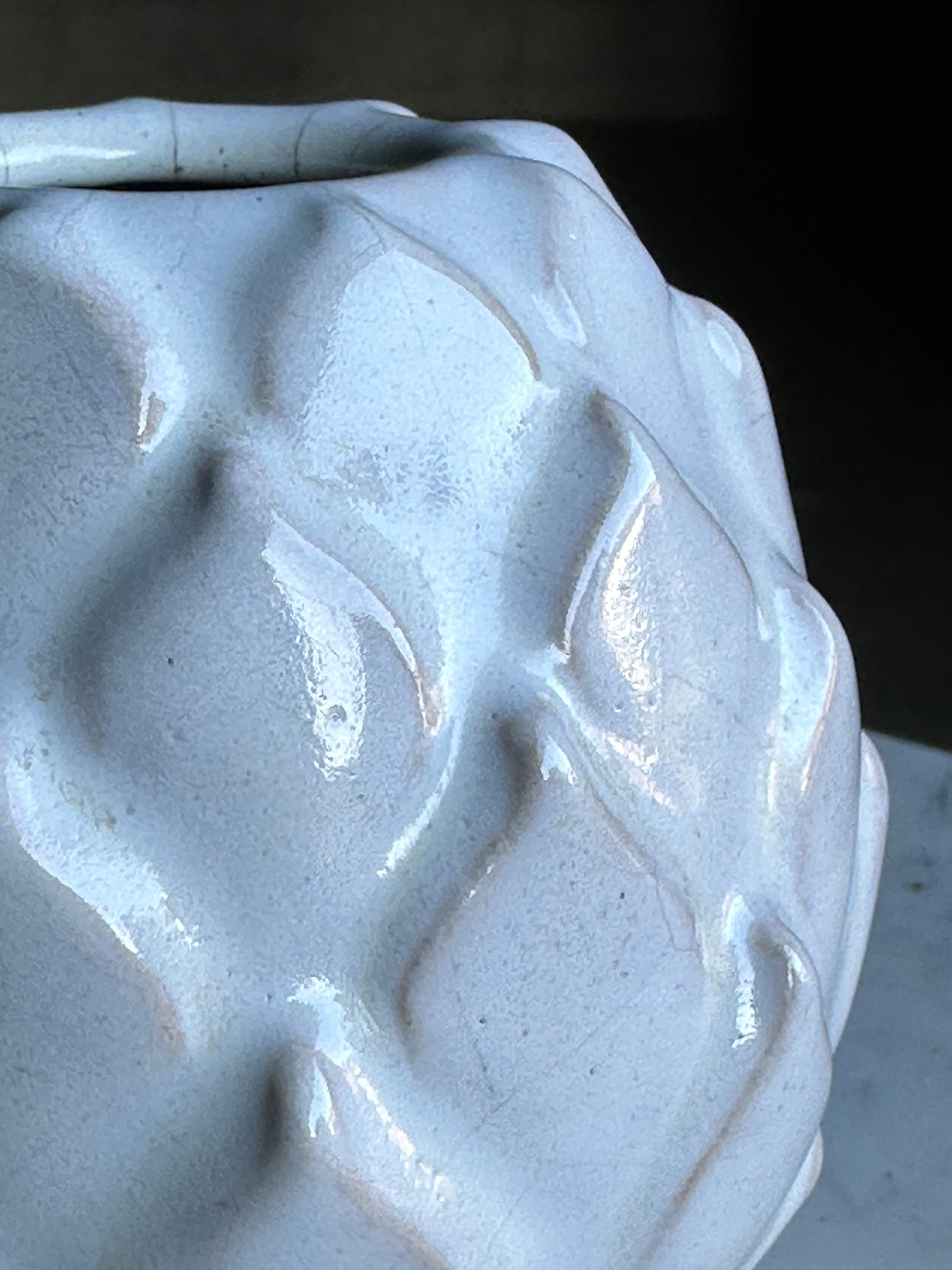 Vaso in ceramica a forma di carciofo svedese del 1960 In condizioni buone in vendita a St.Petersburg, FL