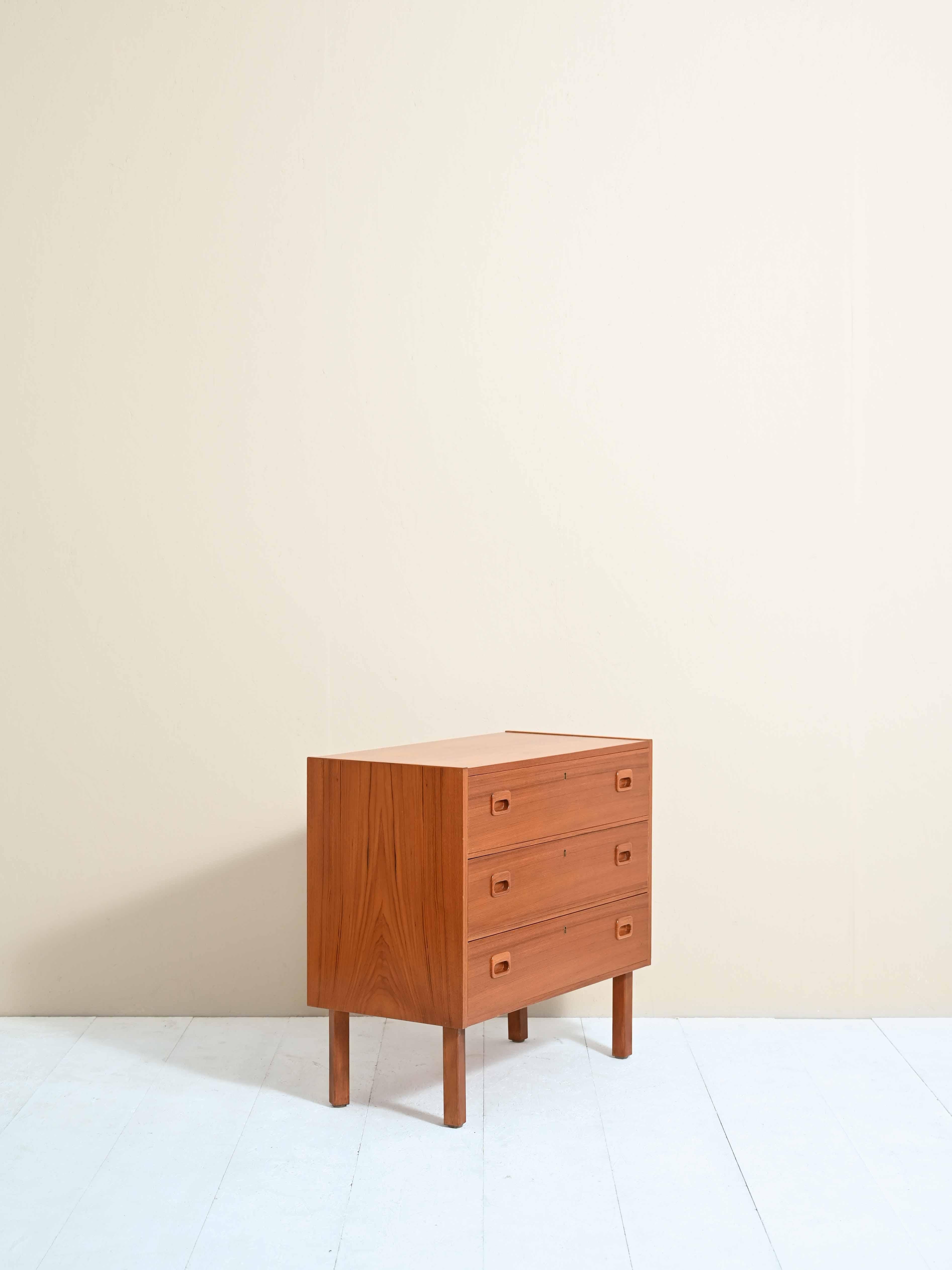 1960s, Swedish Chest of Drawers In Good Condition In Brescia, IT