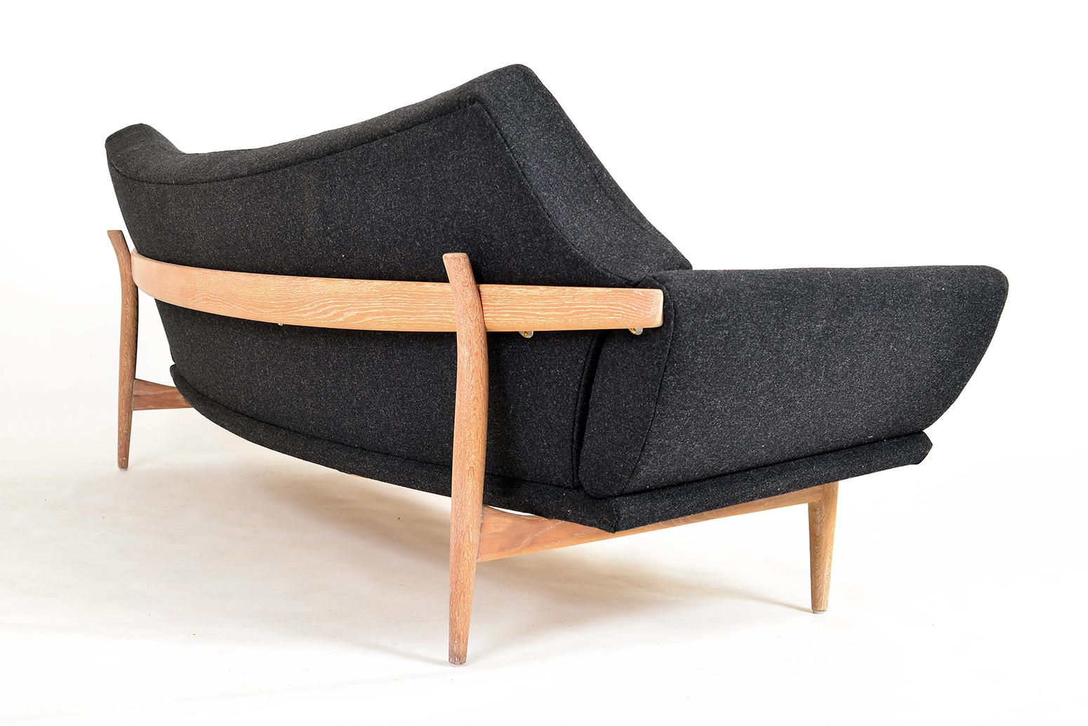 Canapé et chaise courbés suédois des années 1960 Johannes Andersen Trensums Mid-Century Modern en vente 4