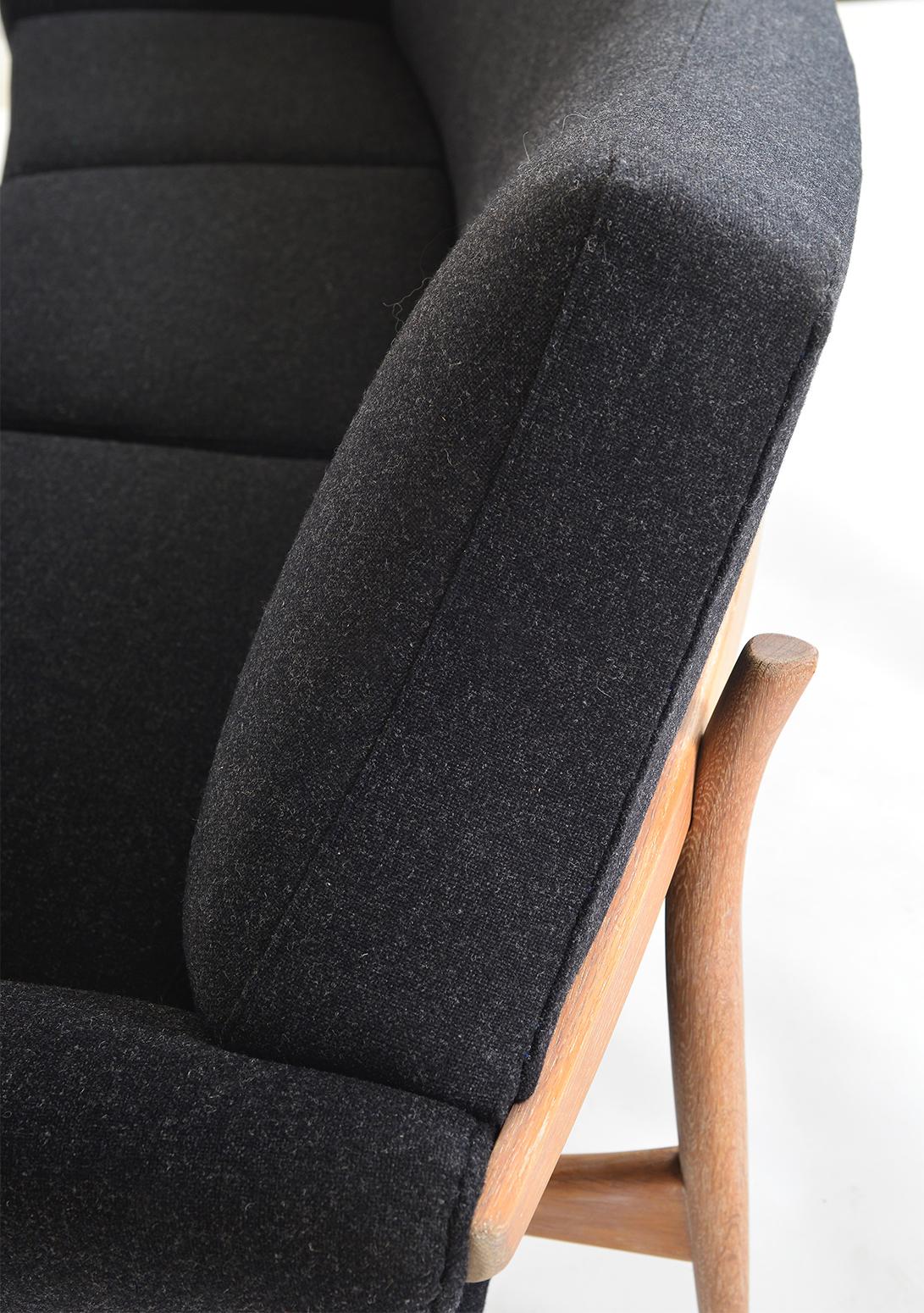 Canapé et chaise courbés suédois des années 1960 Johannes Andersen Trensums Mid-Century Modern en vente 7